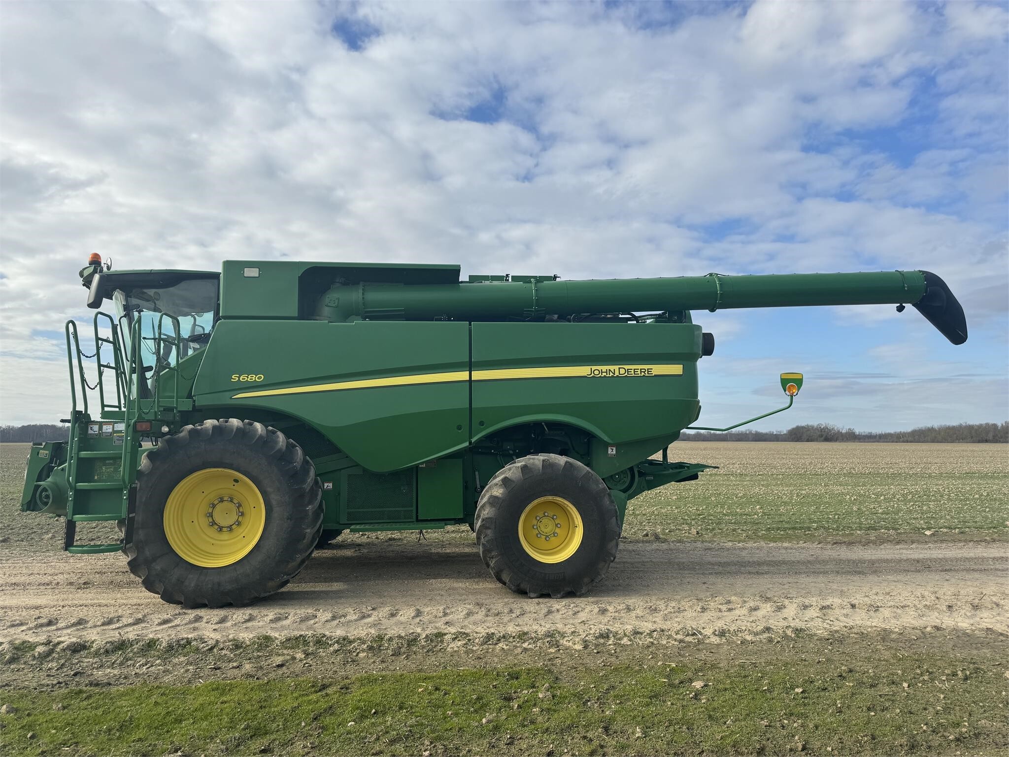 2015 John Deere S680 Combine