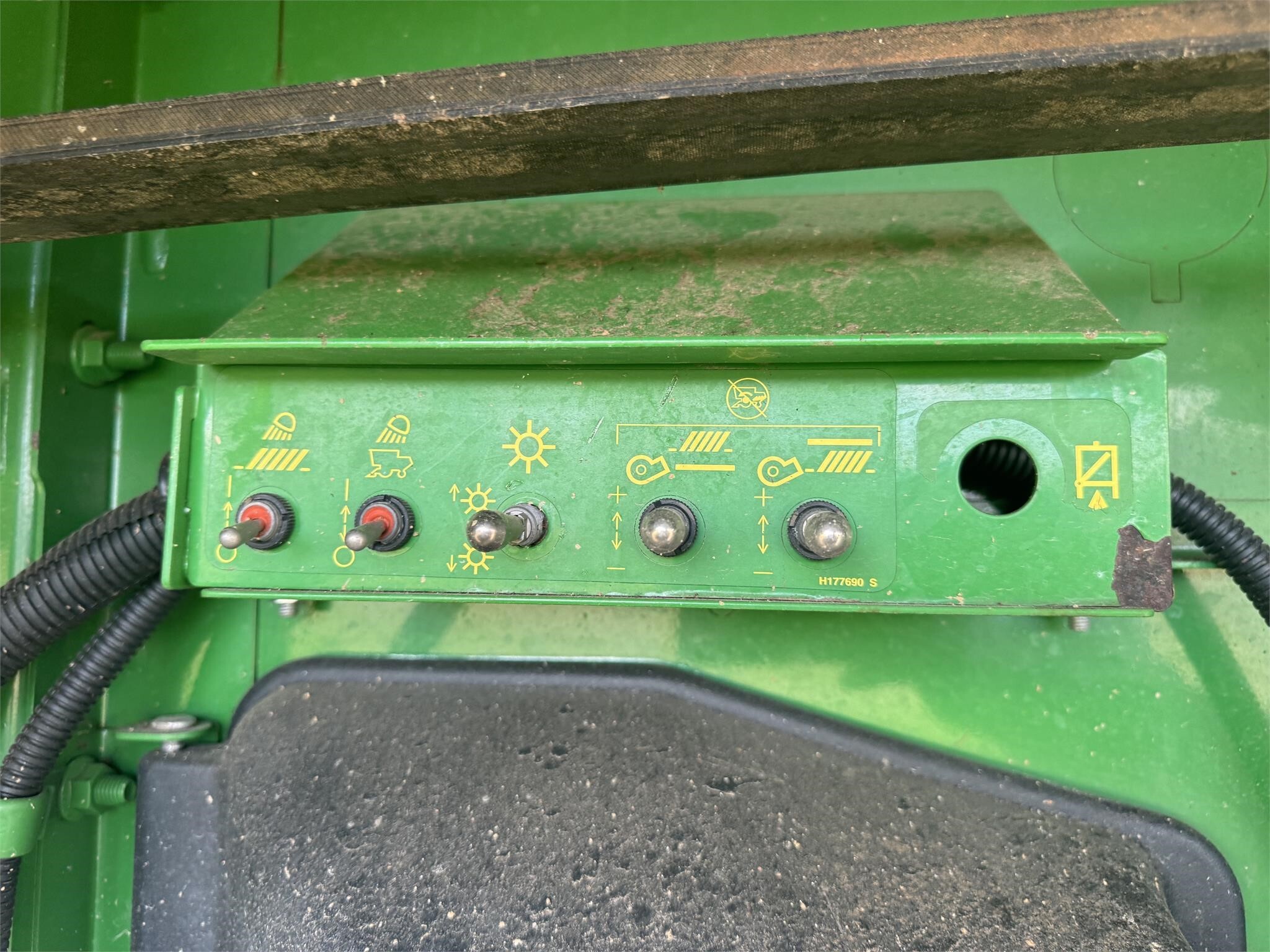 2015 John Deere S680 Combine