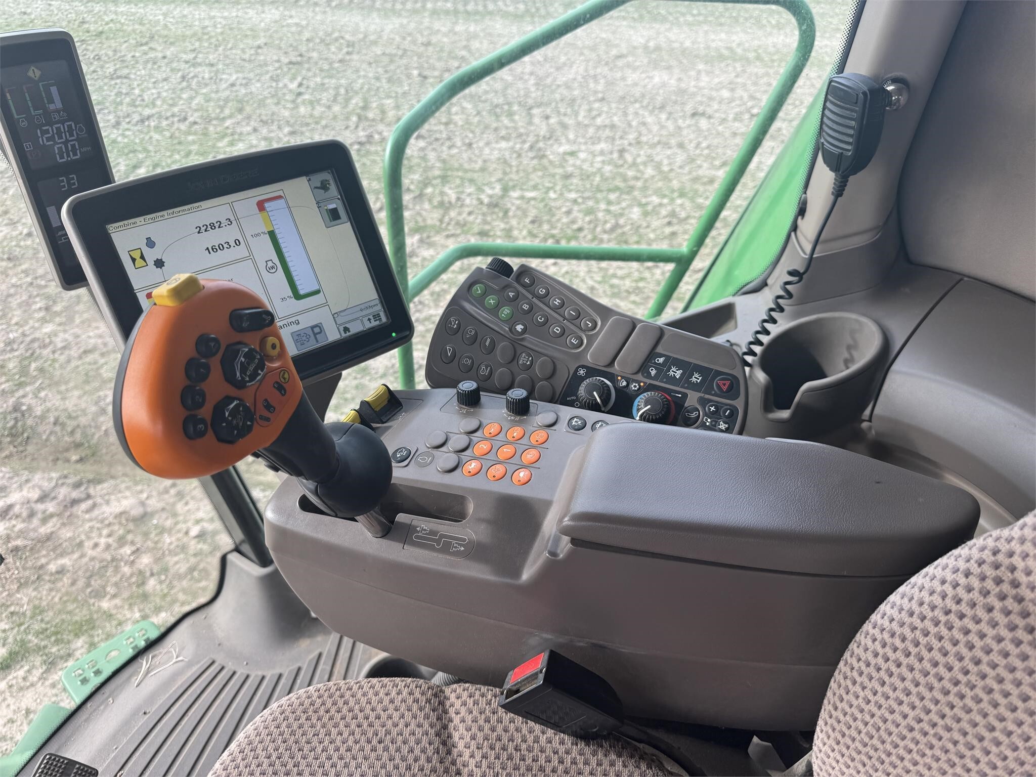 2015 John Deere S680 Combine