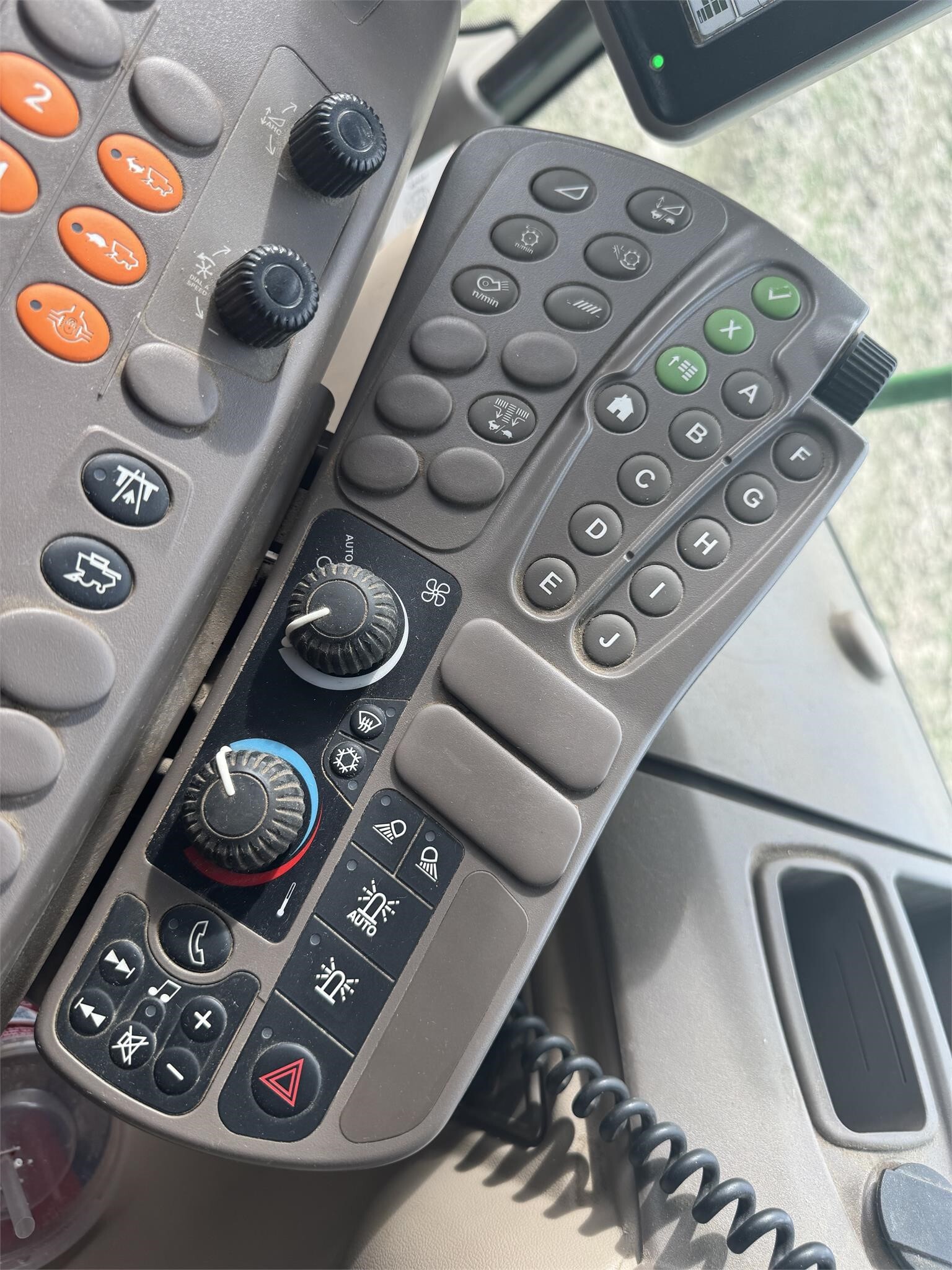 2015 John Deere S680 Combine