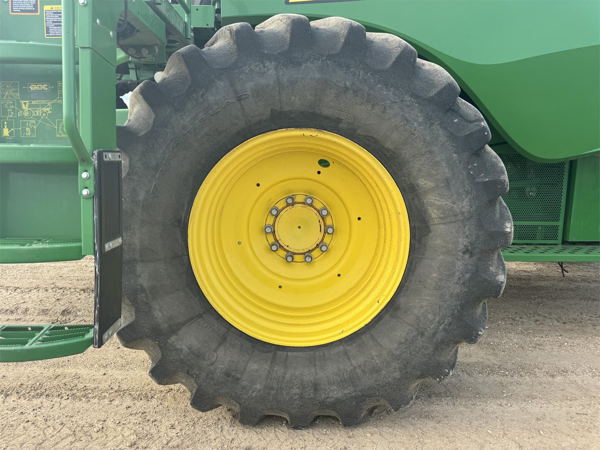 2015 John Deere S680 Combine