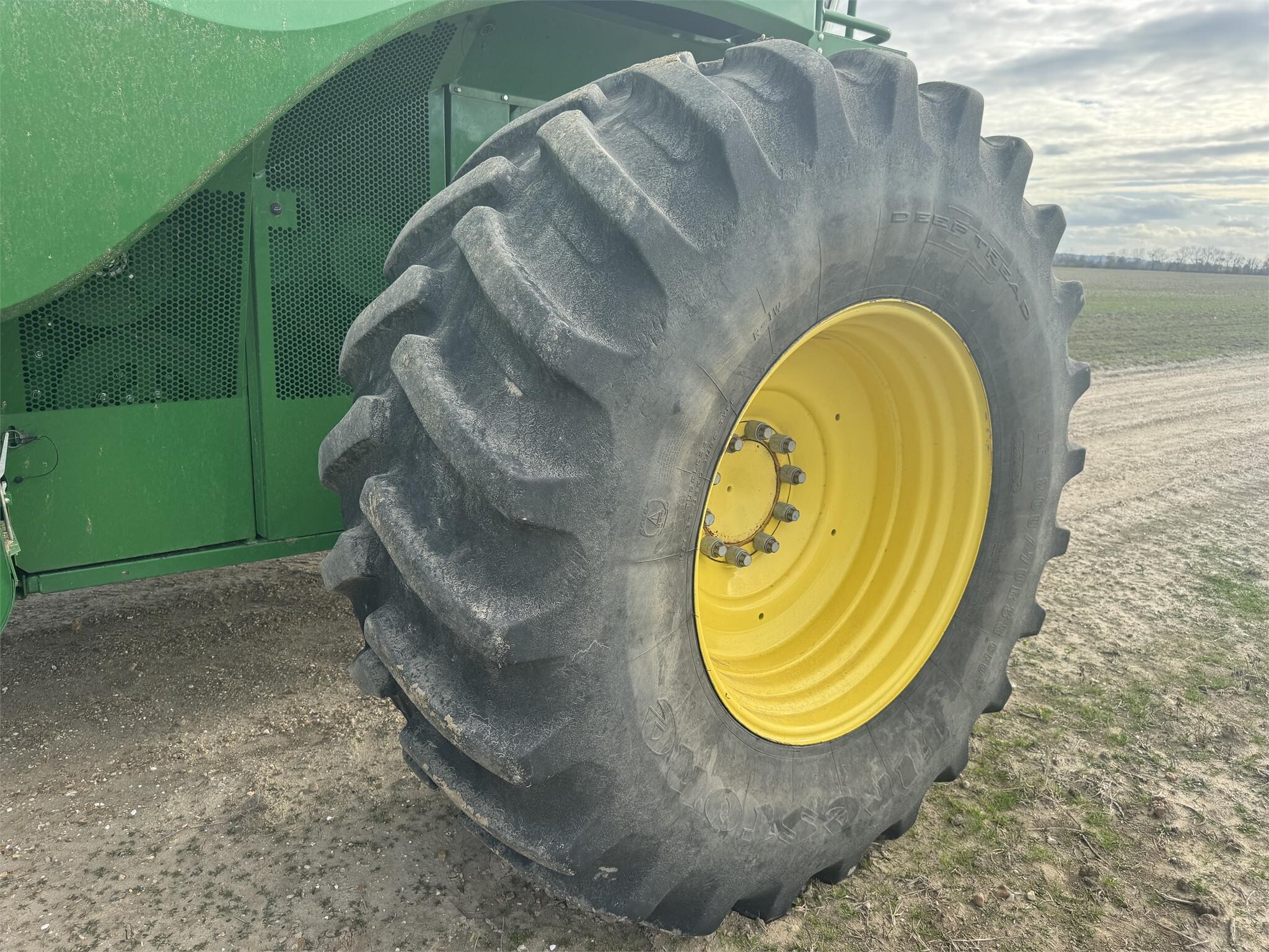 2015 John Deere S680 Combine