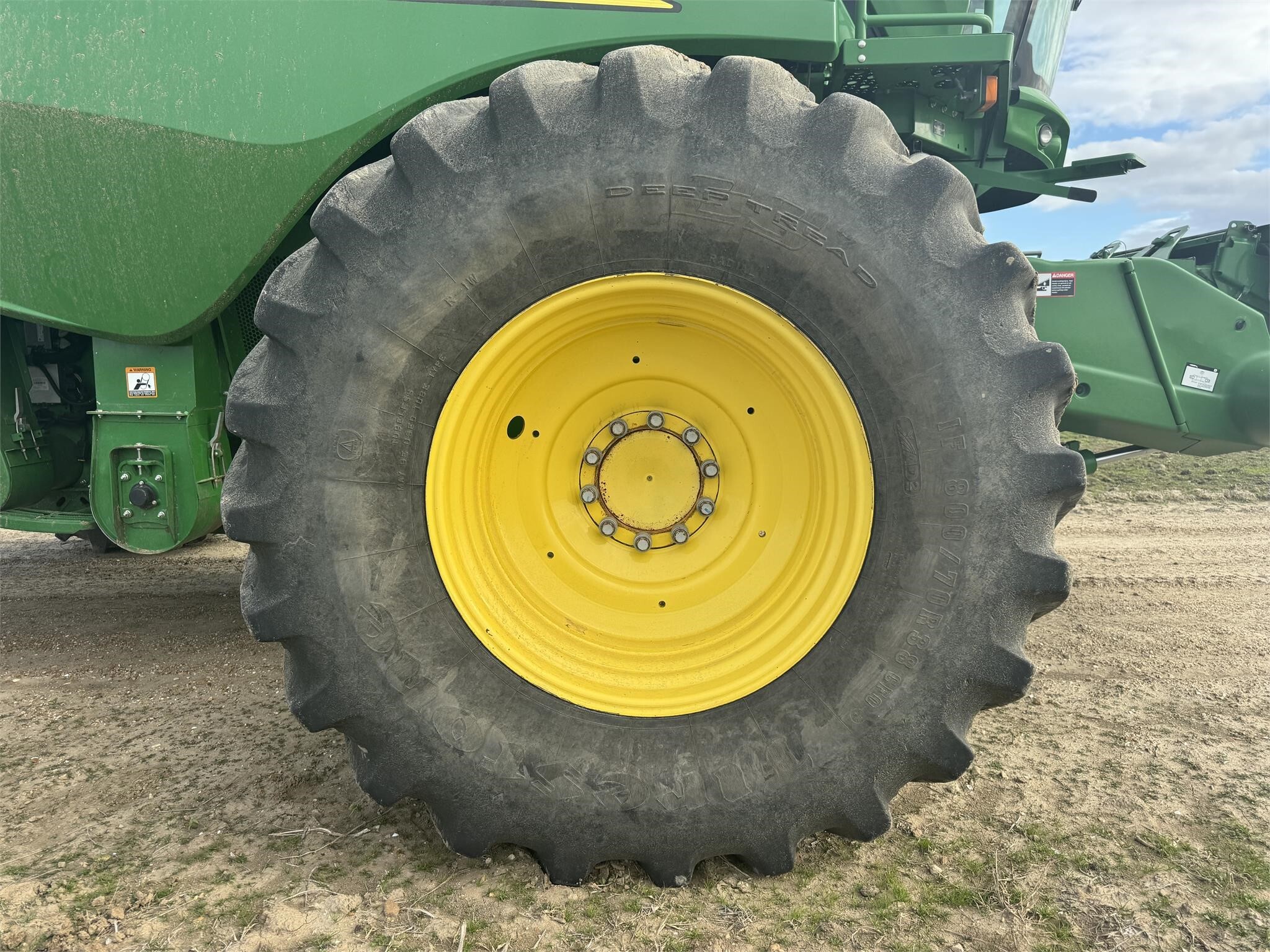 2015 John Deere S680 Combine