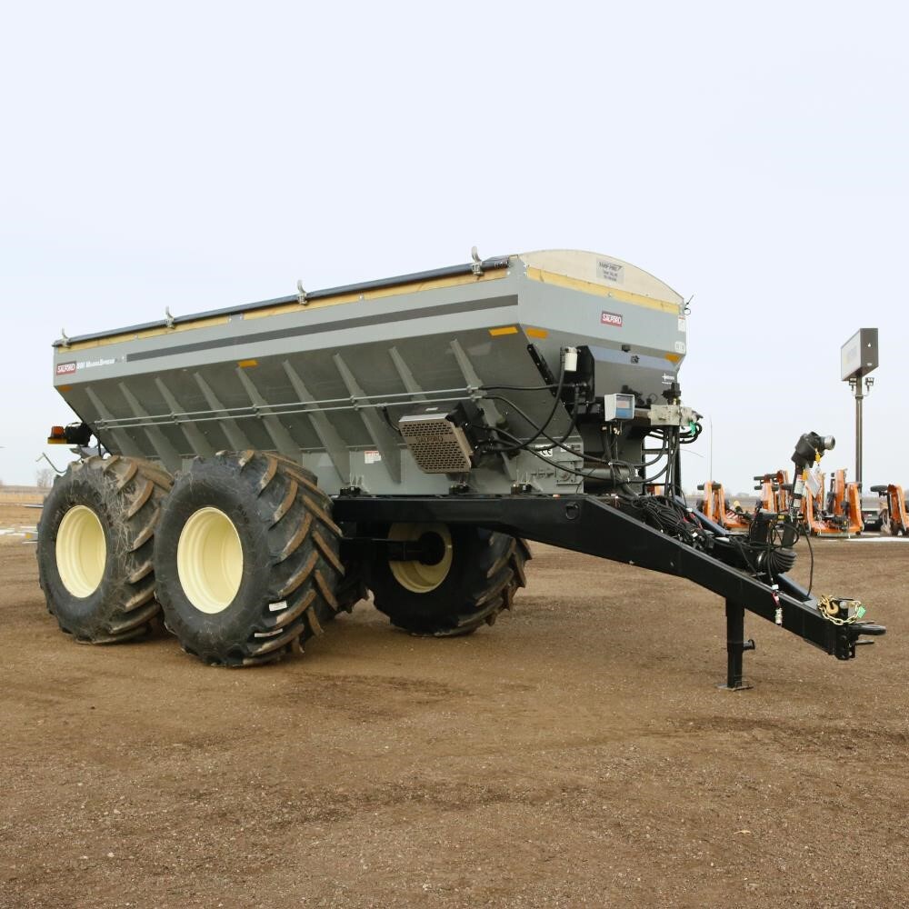 2026 BBI MAGNASPREAD PLUS Pull-Type Fertilizer Spreader