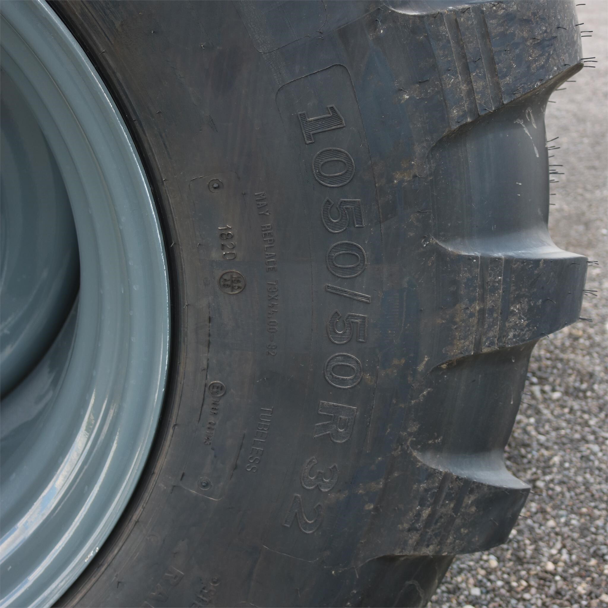 2026 J&M 1112 Grain Cart