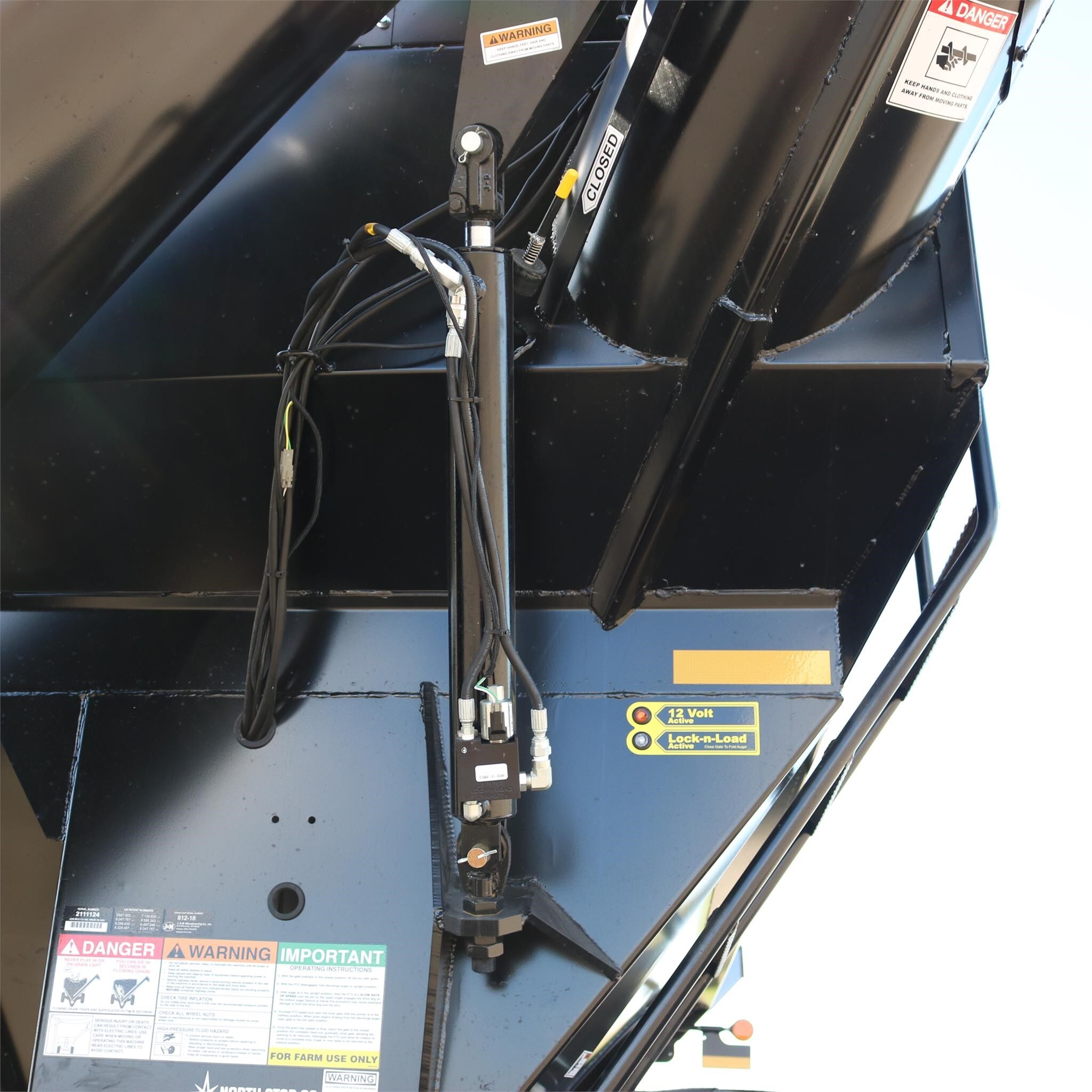 2026 J&M 1112 Grain Cart