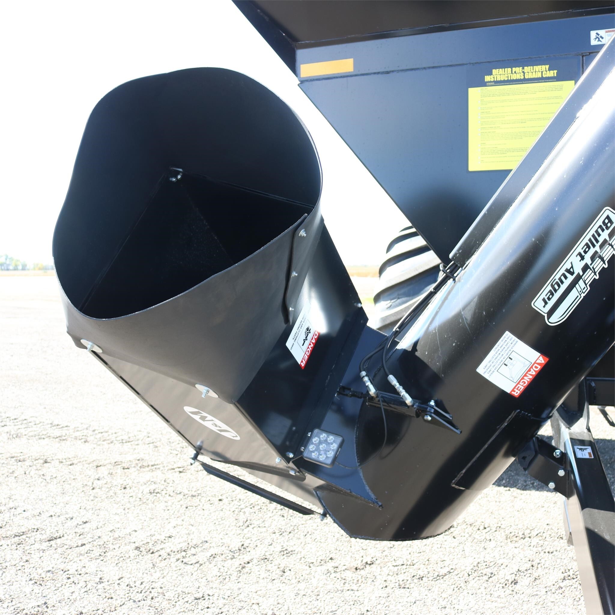 2026 J&M 1112 Grain Cart