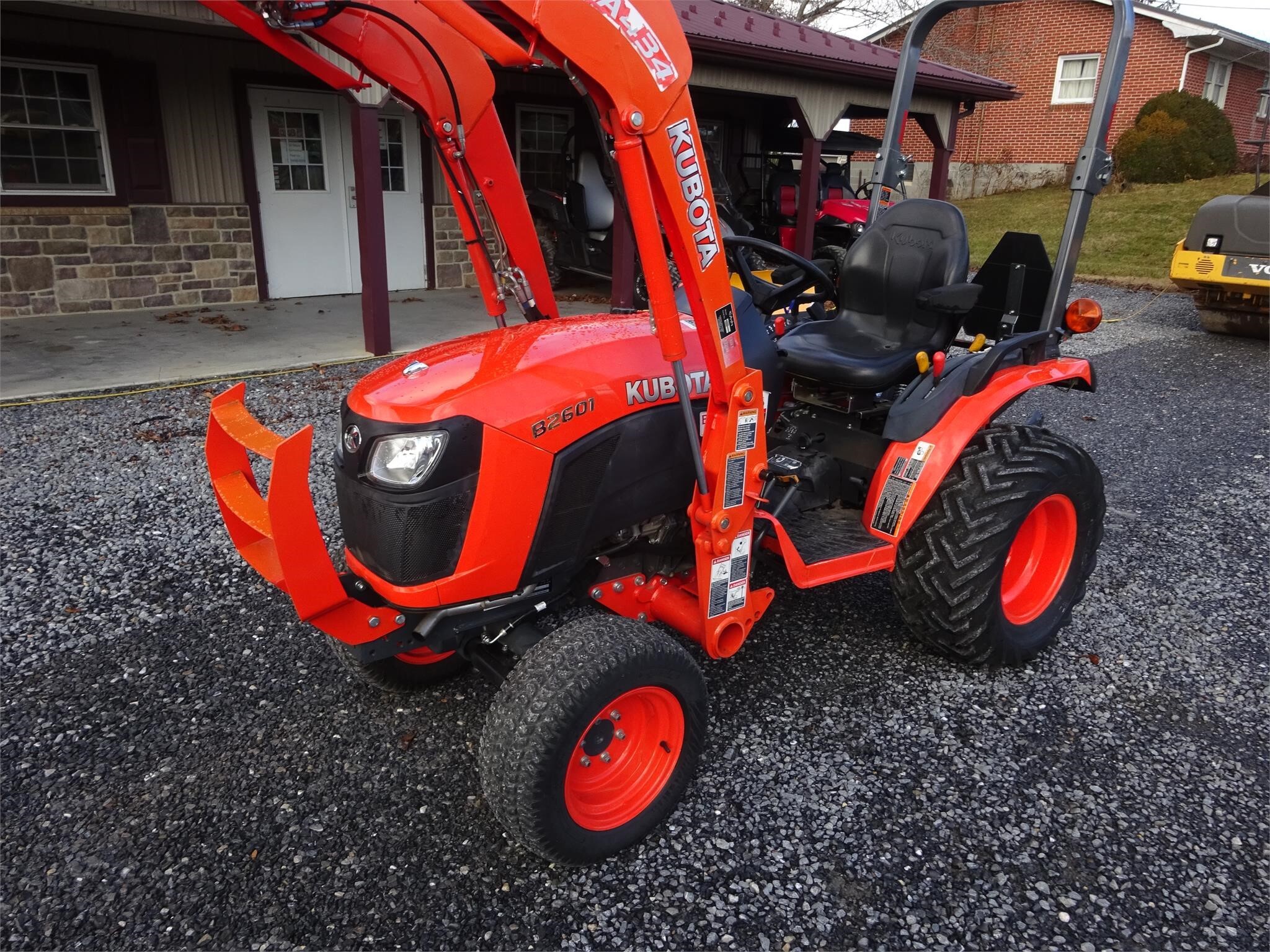 Kubota B2601 Tractor 16,500 Machinery Pete