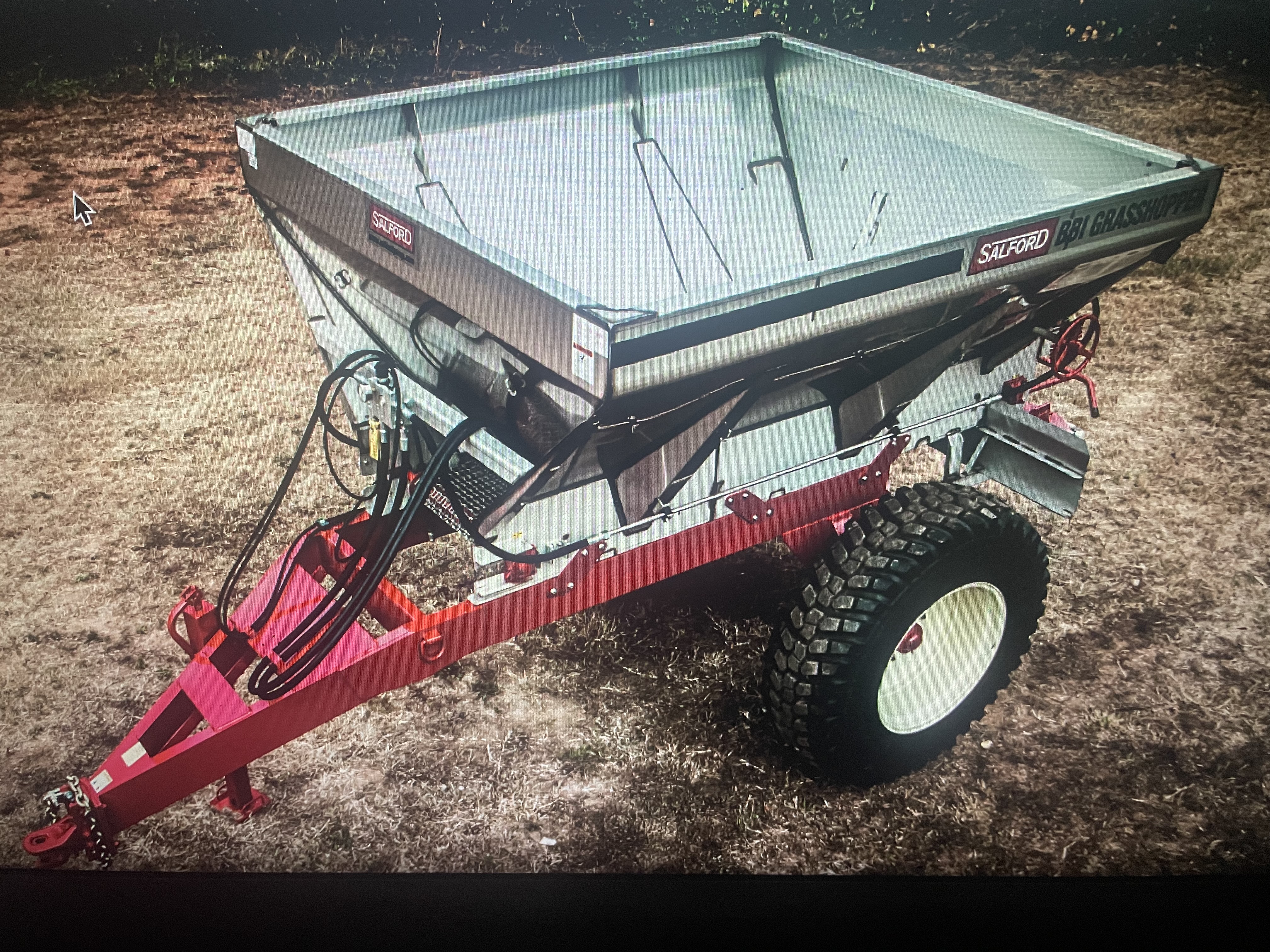  BBI Grasshopper Pull-Type Fertilizer Spreader