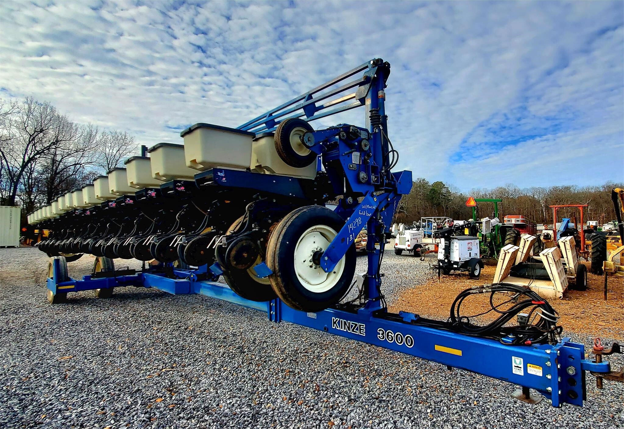 2001 Kinze 3600 Planter