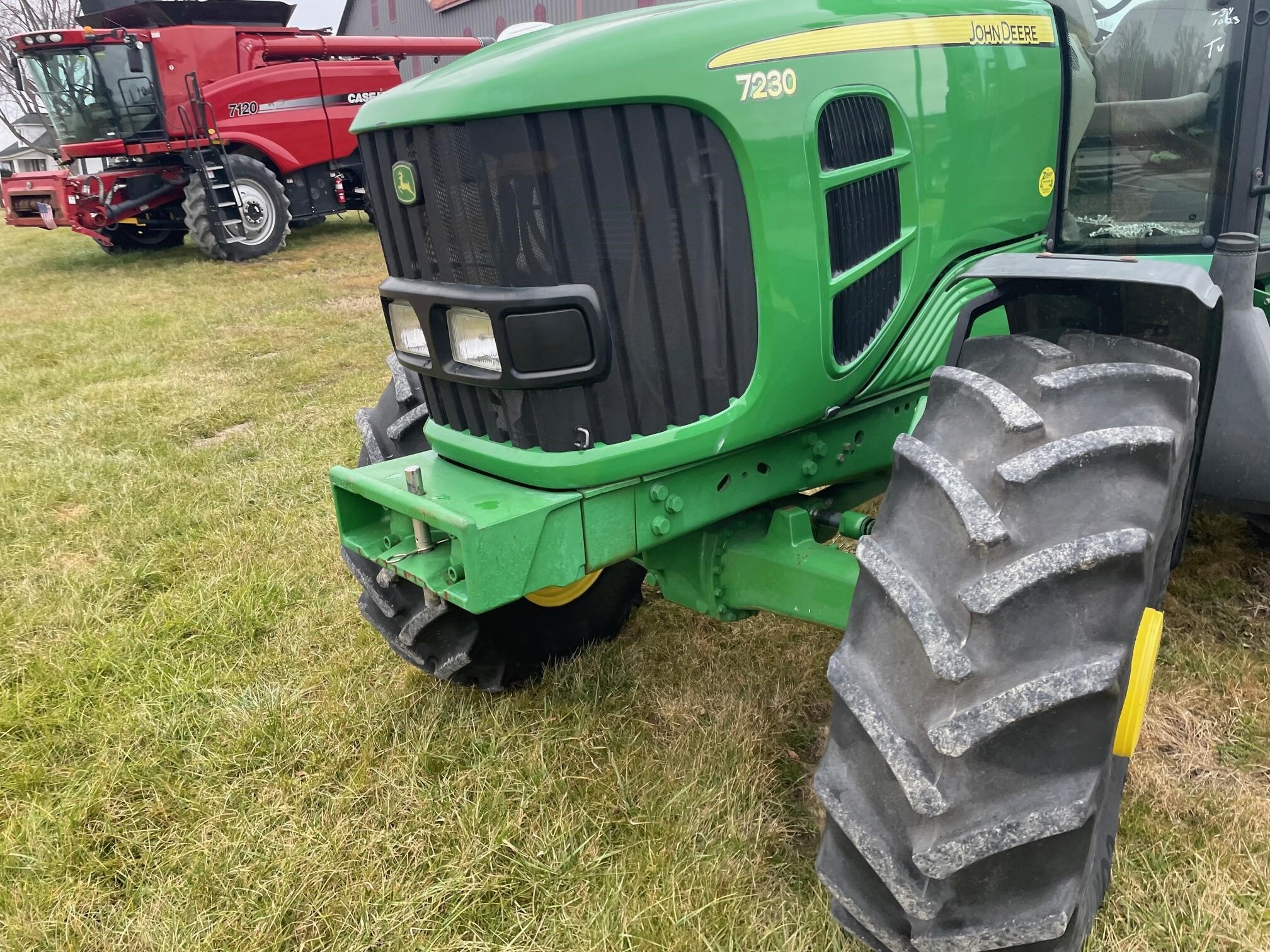 2011 John Deere 7230 Tractor