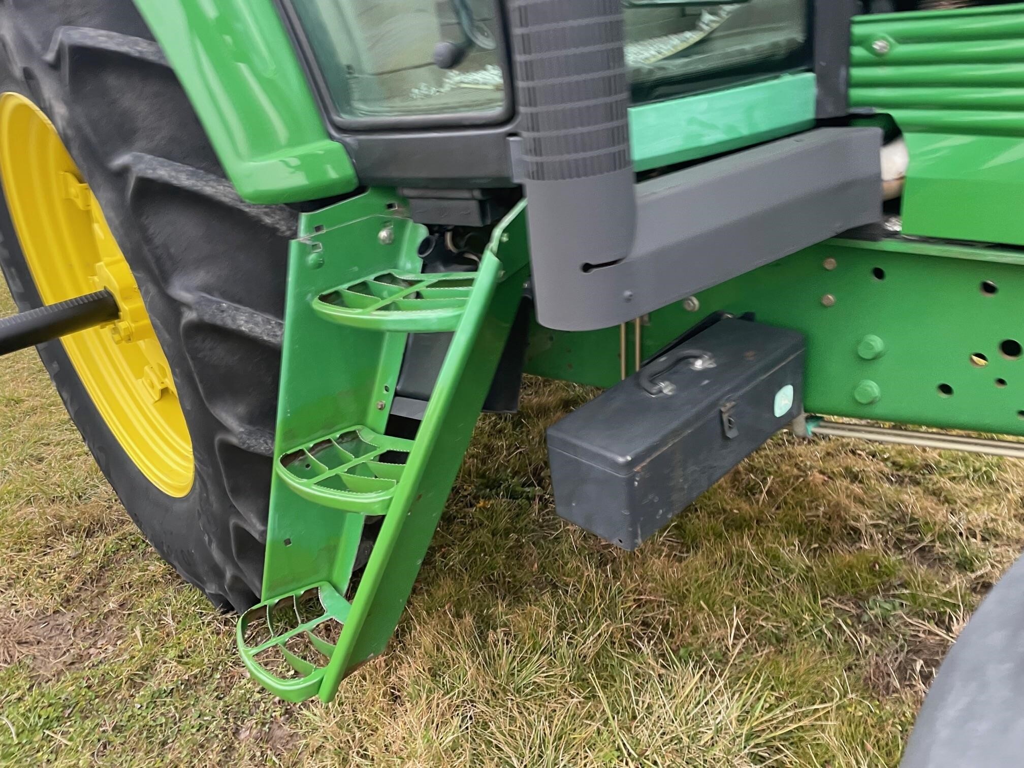 2011 John Deere 7230 Tractor