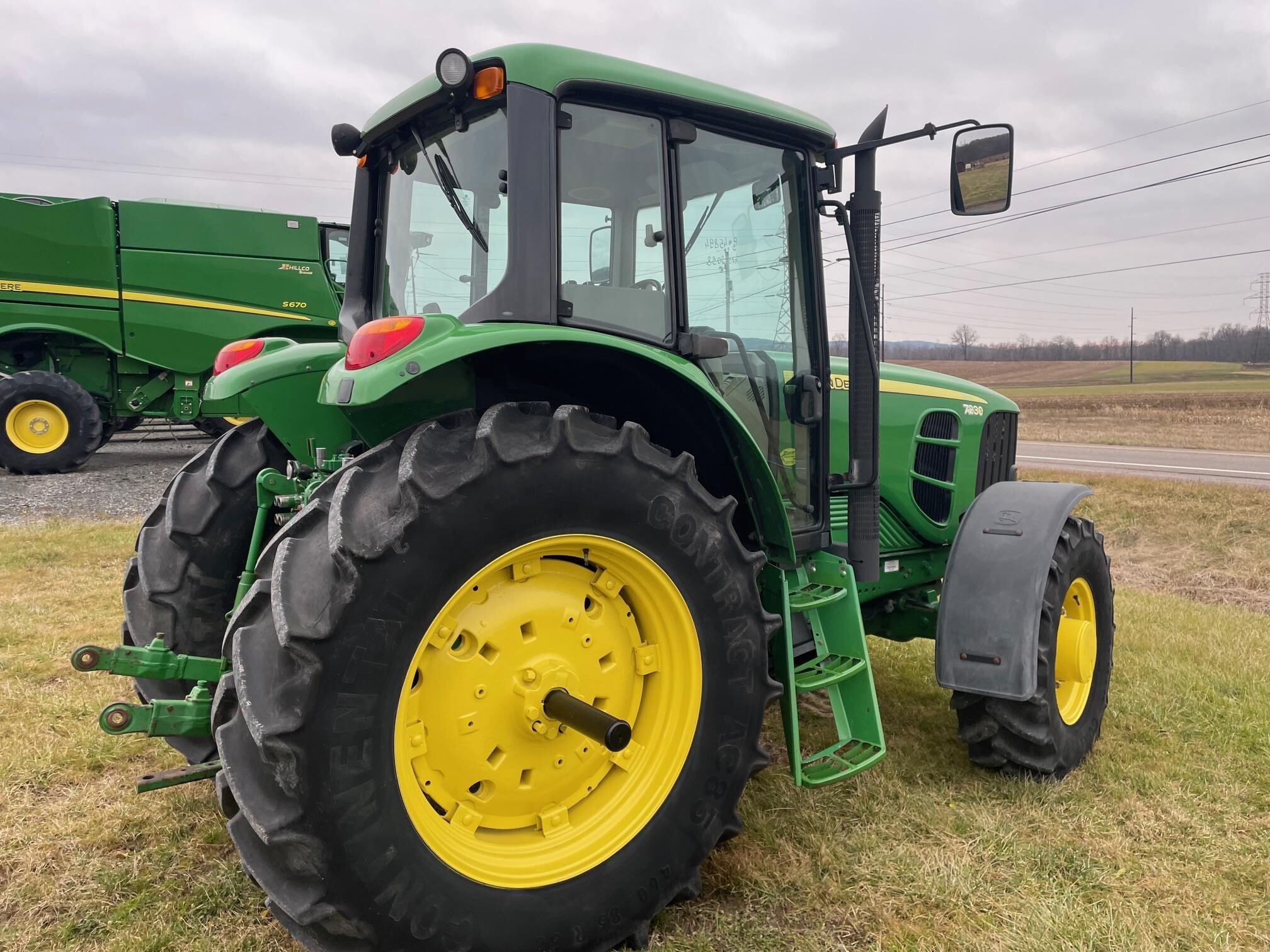 2011 John Deere 7230 Tractor