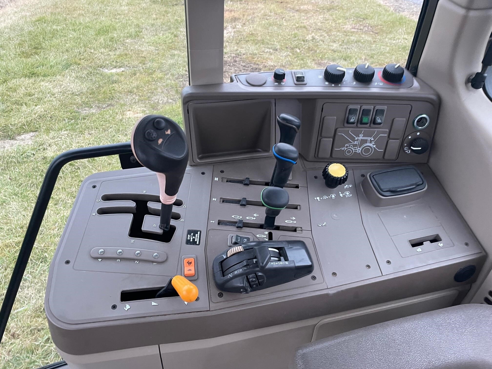 2011 John Deere 7230 Tractor