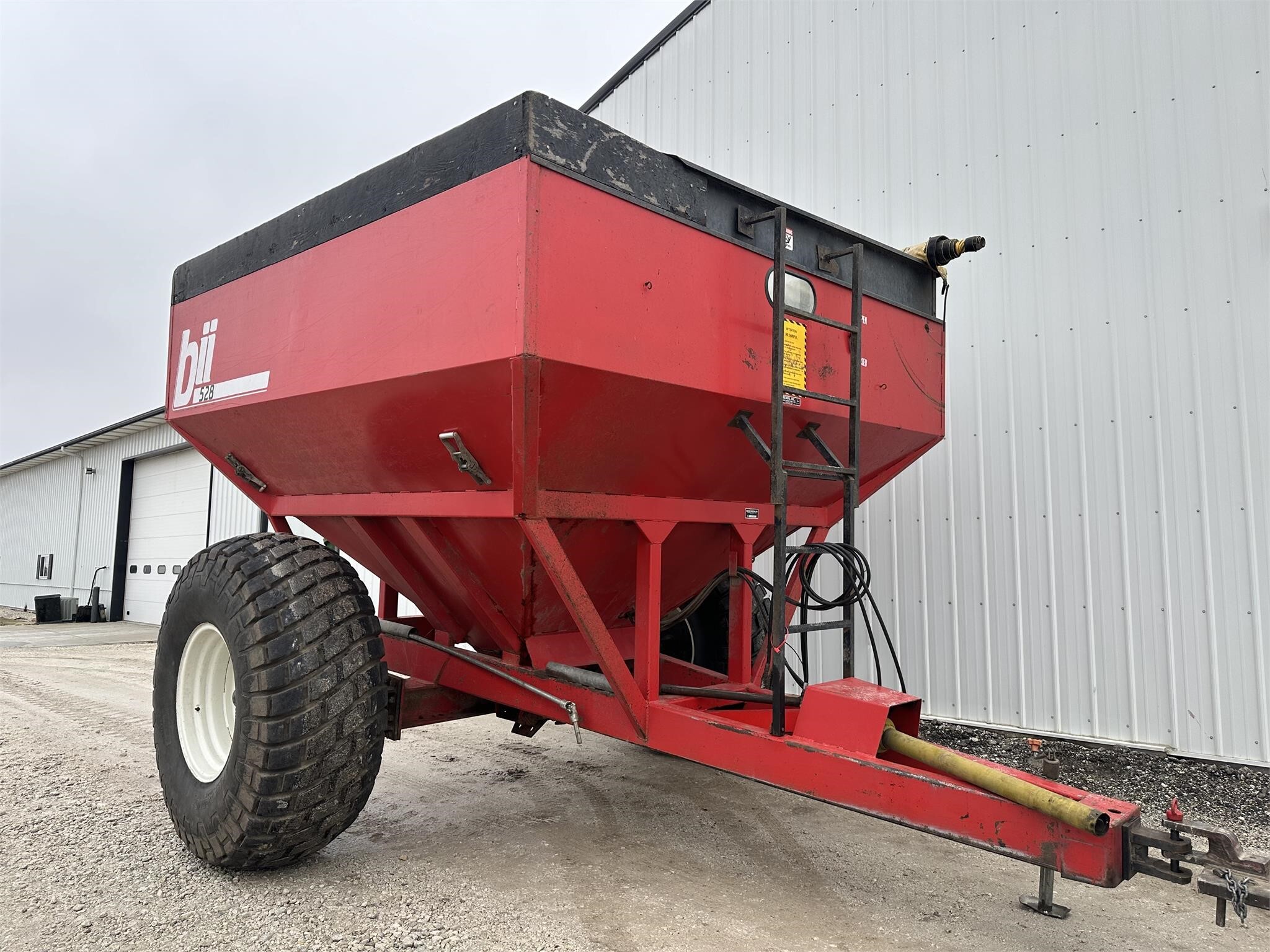  Bradford 528 Grain Cart
