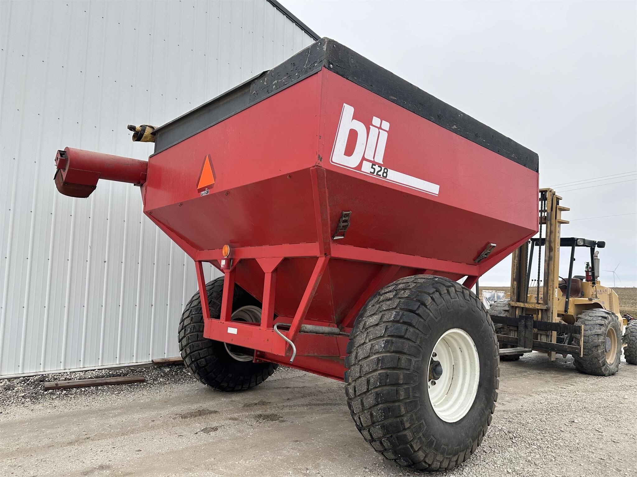  Bradford 528 Grain Cart