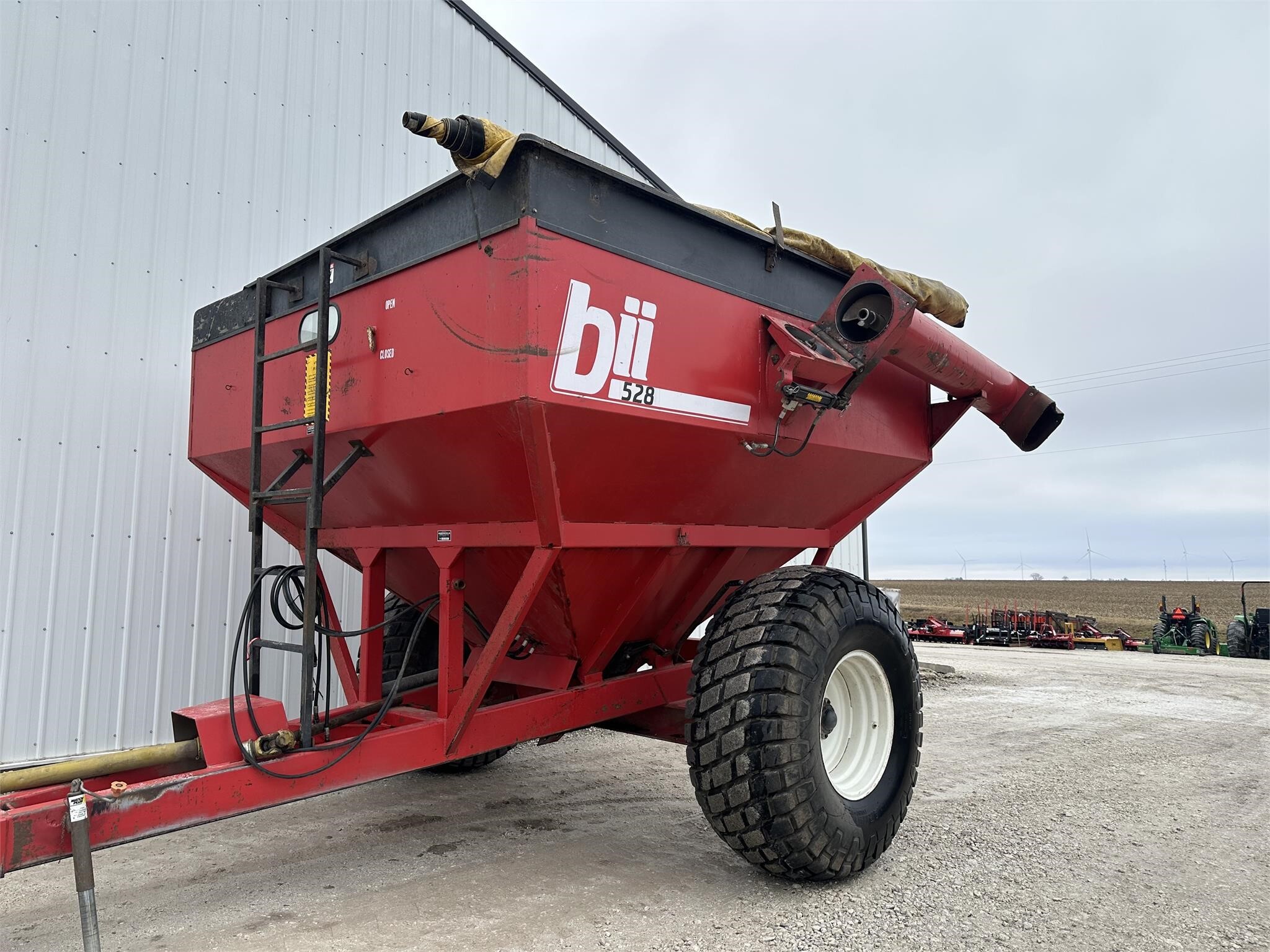  Bradford 528 Grain Cart