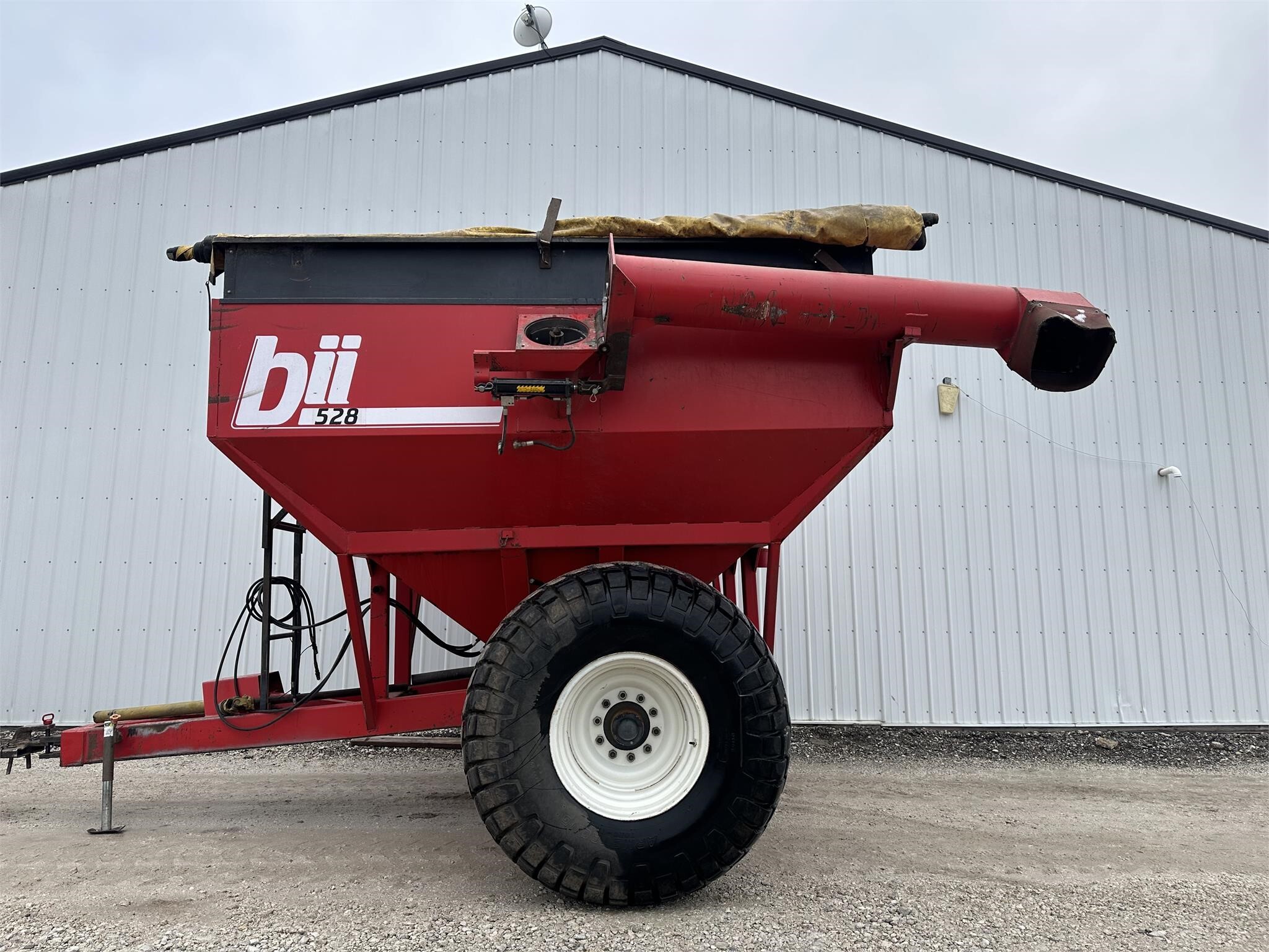  Bradford 528 Grain Cart