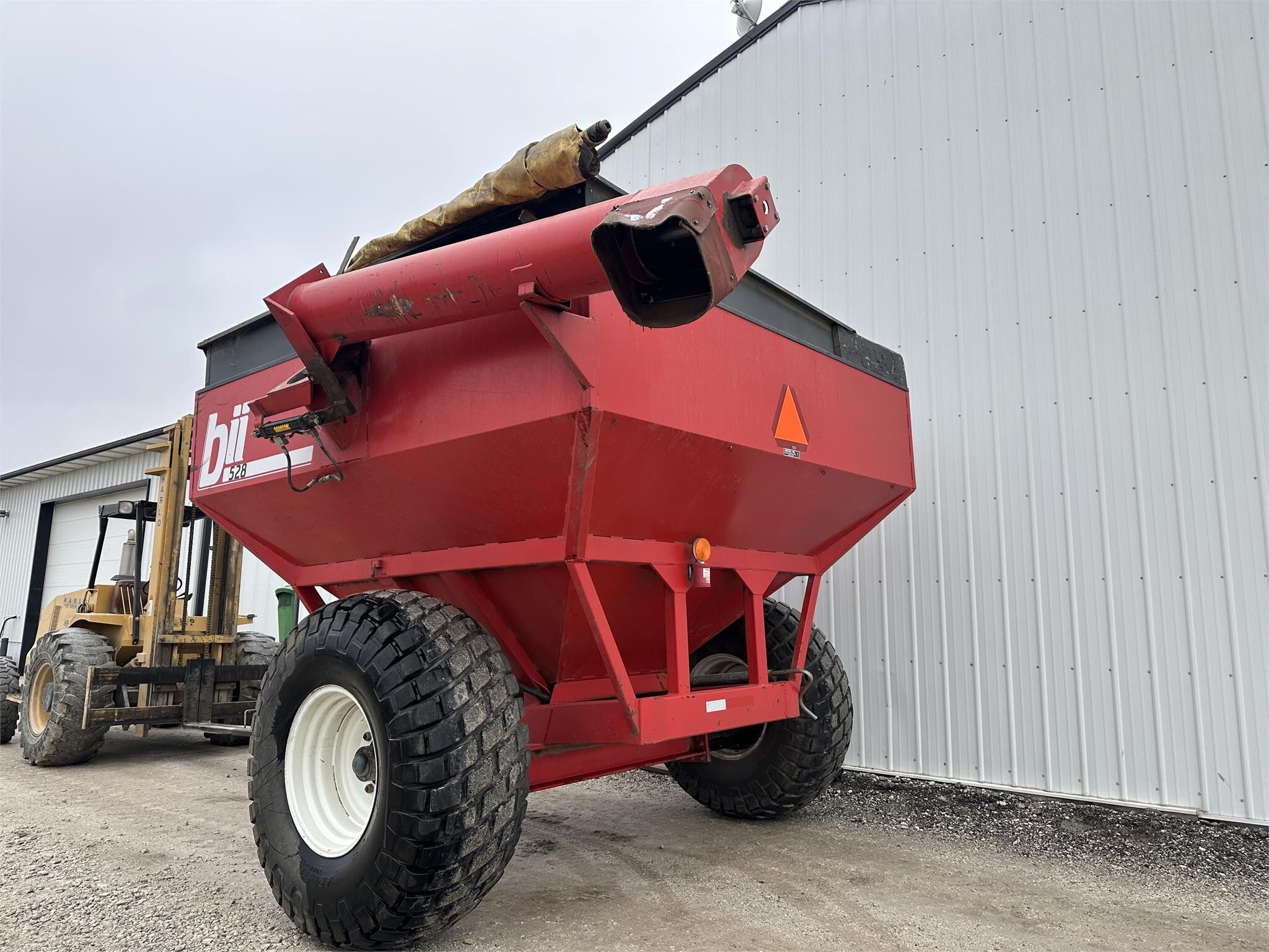  Bradford 528 Grain Cart