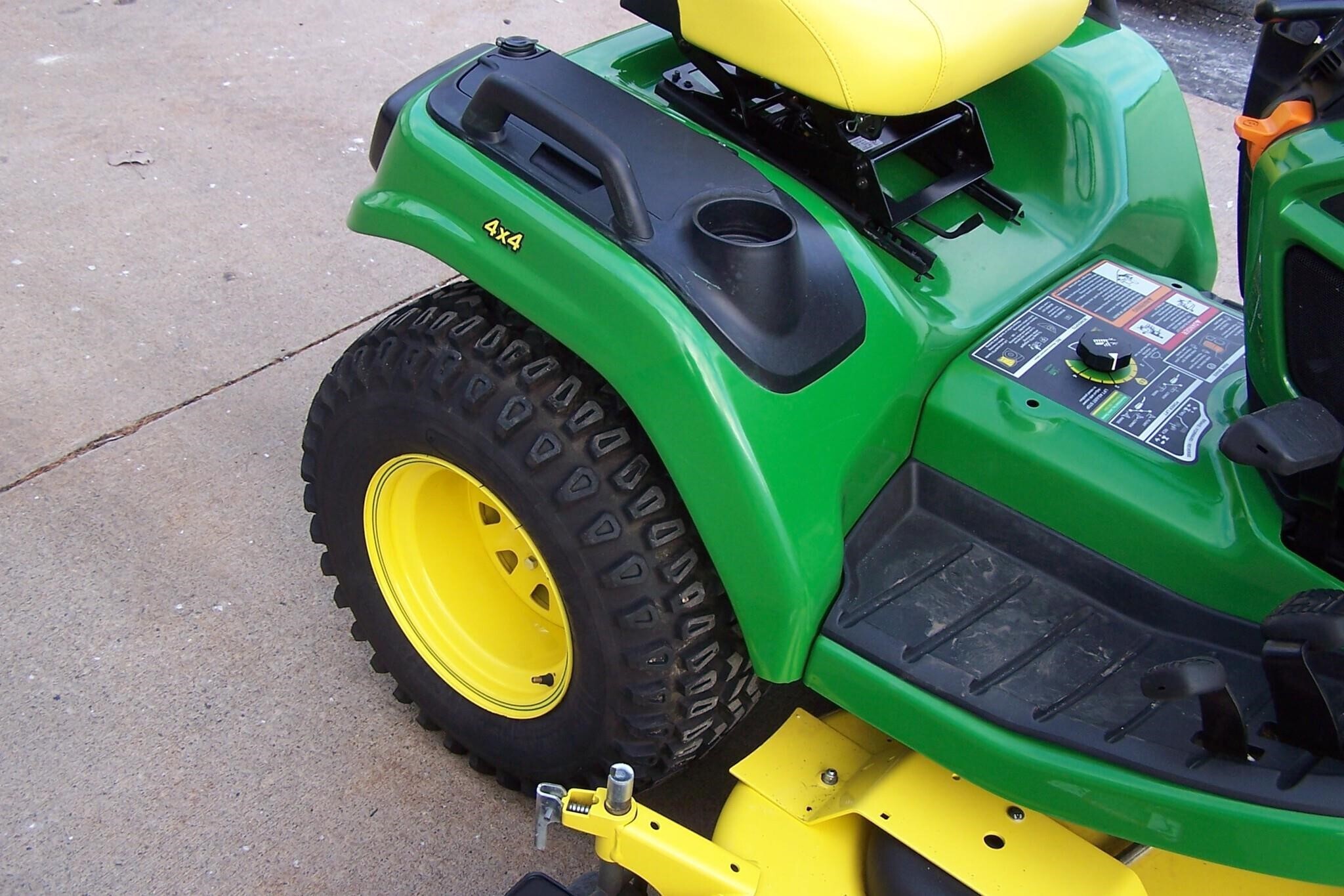 2017 John Deere X738 Lawn Mower 8,900 Machinery Pete