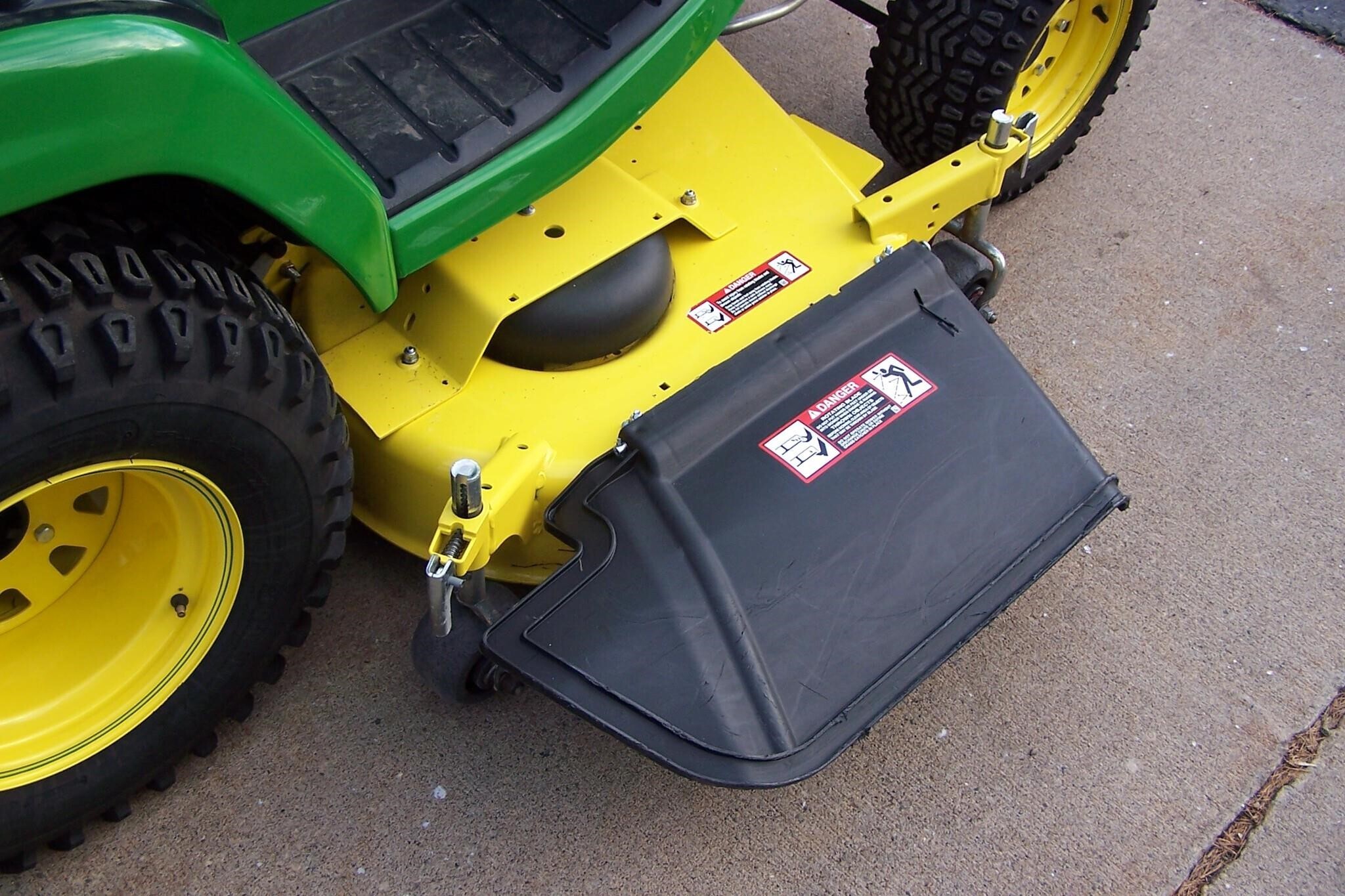 2017 John Deere X738 Lawn Mower 8,900 Machinery Pete