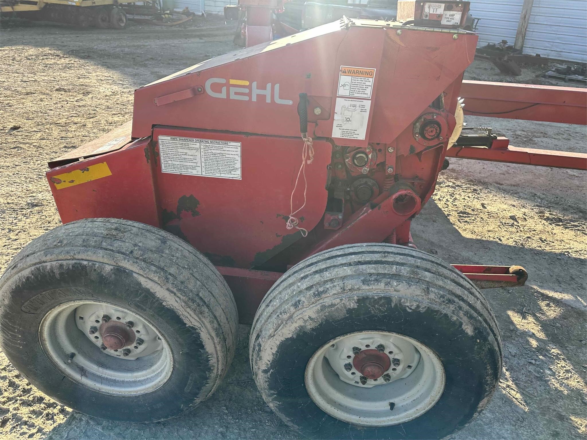  Gehl 1075 Pull-Type Forage Harvester