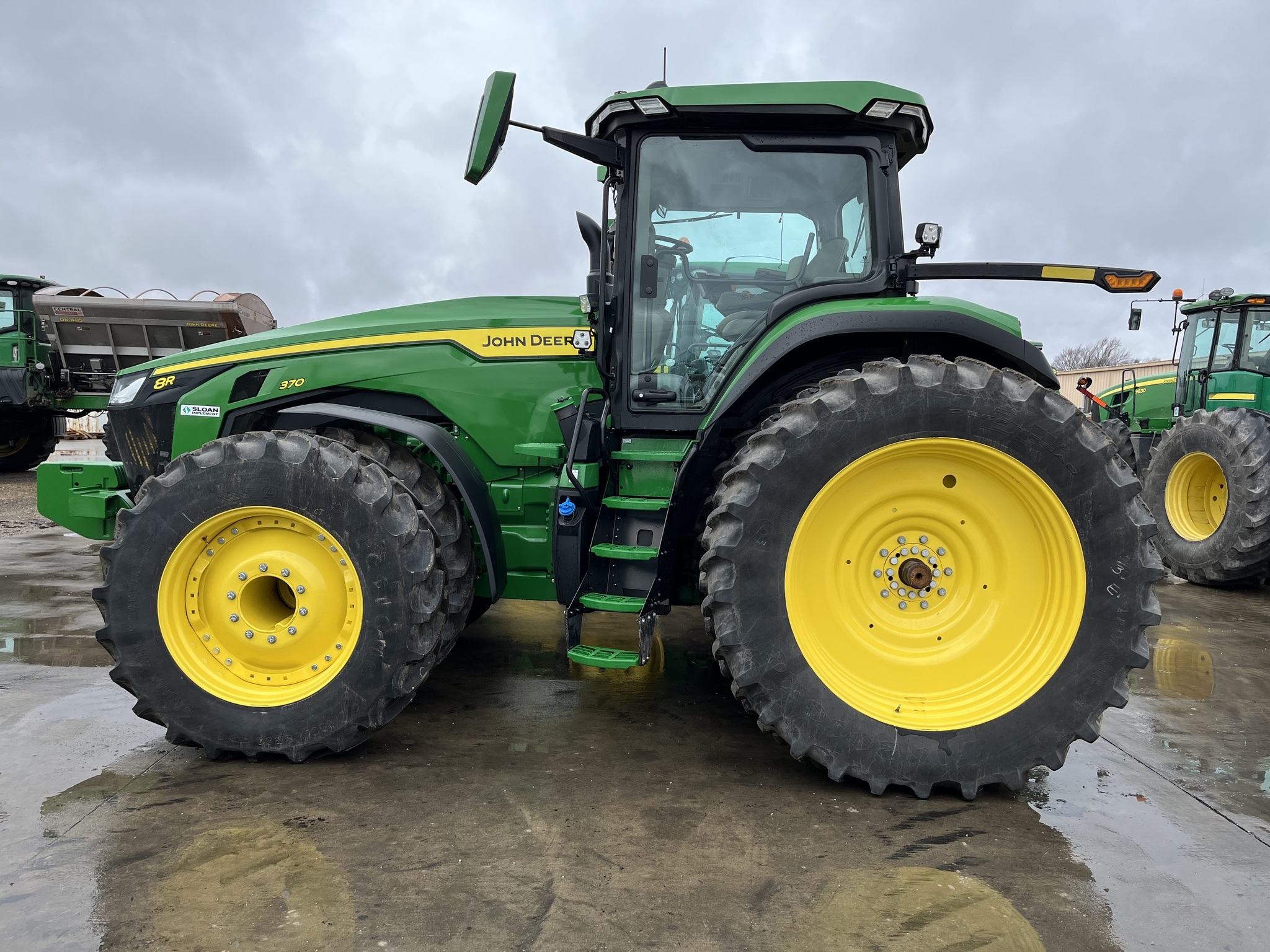 2023 John Deere 8R 370 Tractor