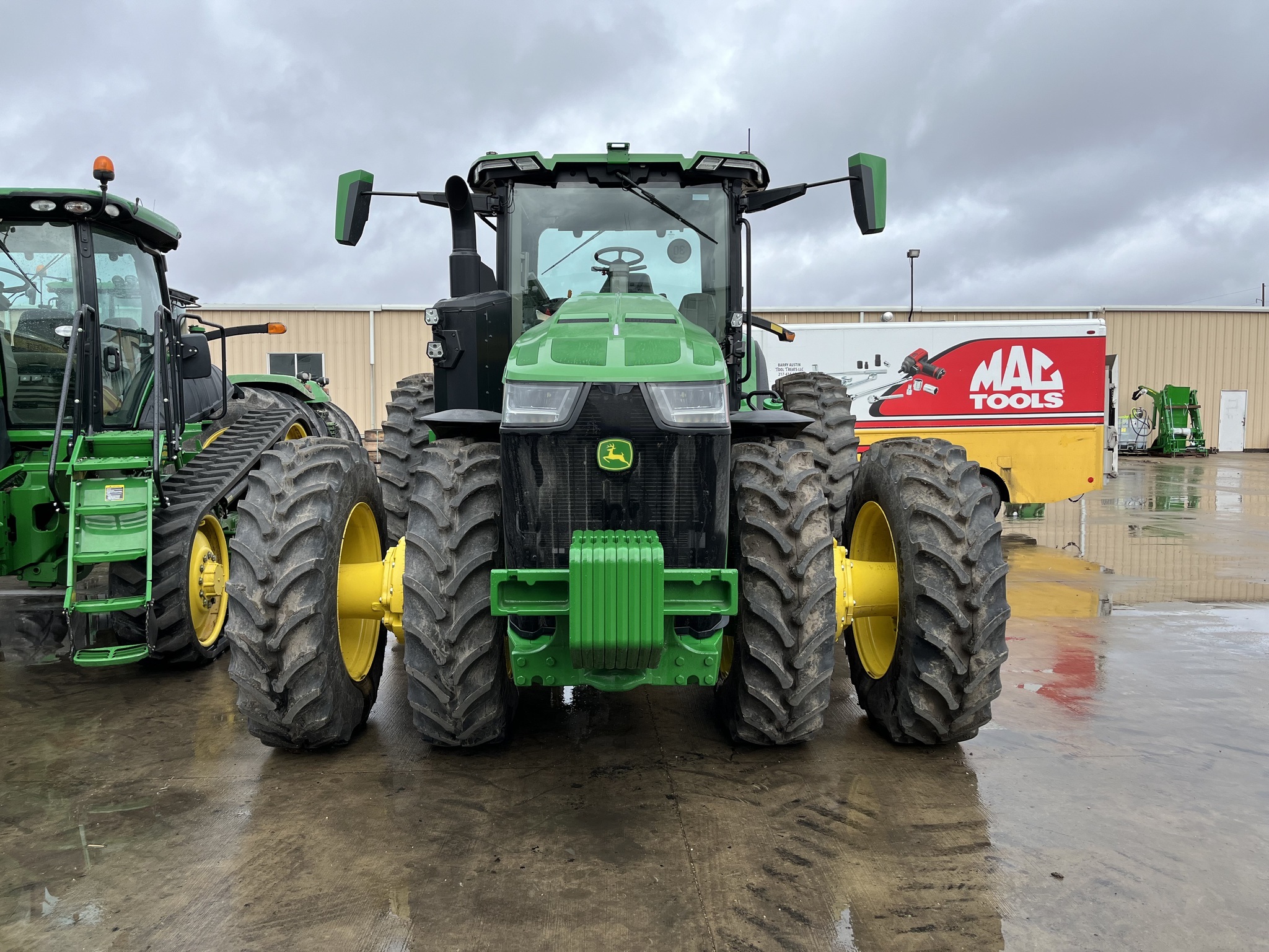 2023 John Deere 8R 370 Tractor