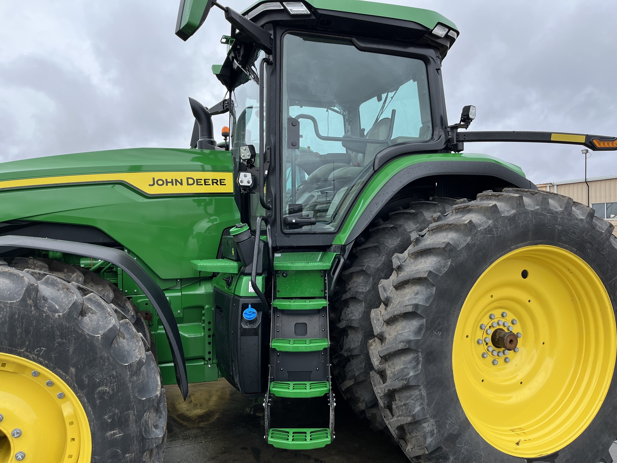 2023 John Deere 8R 370 Tractor