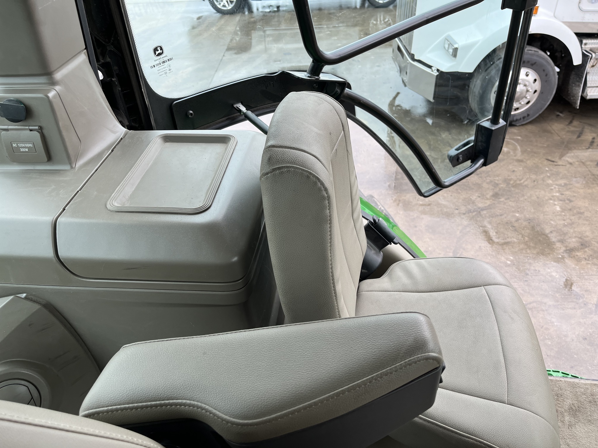 2023 John Deere 8R 370 Tractor