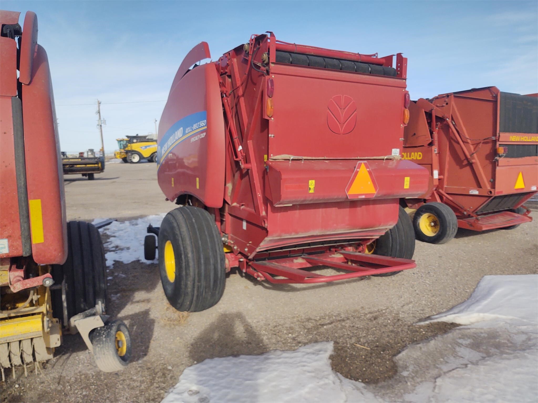 2017 New Holland Roll-Belt 560 Round Baler