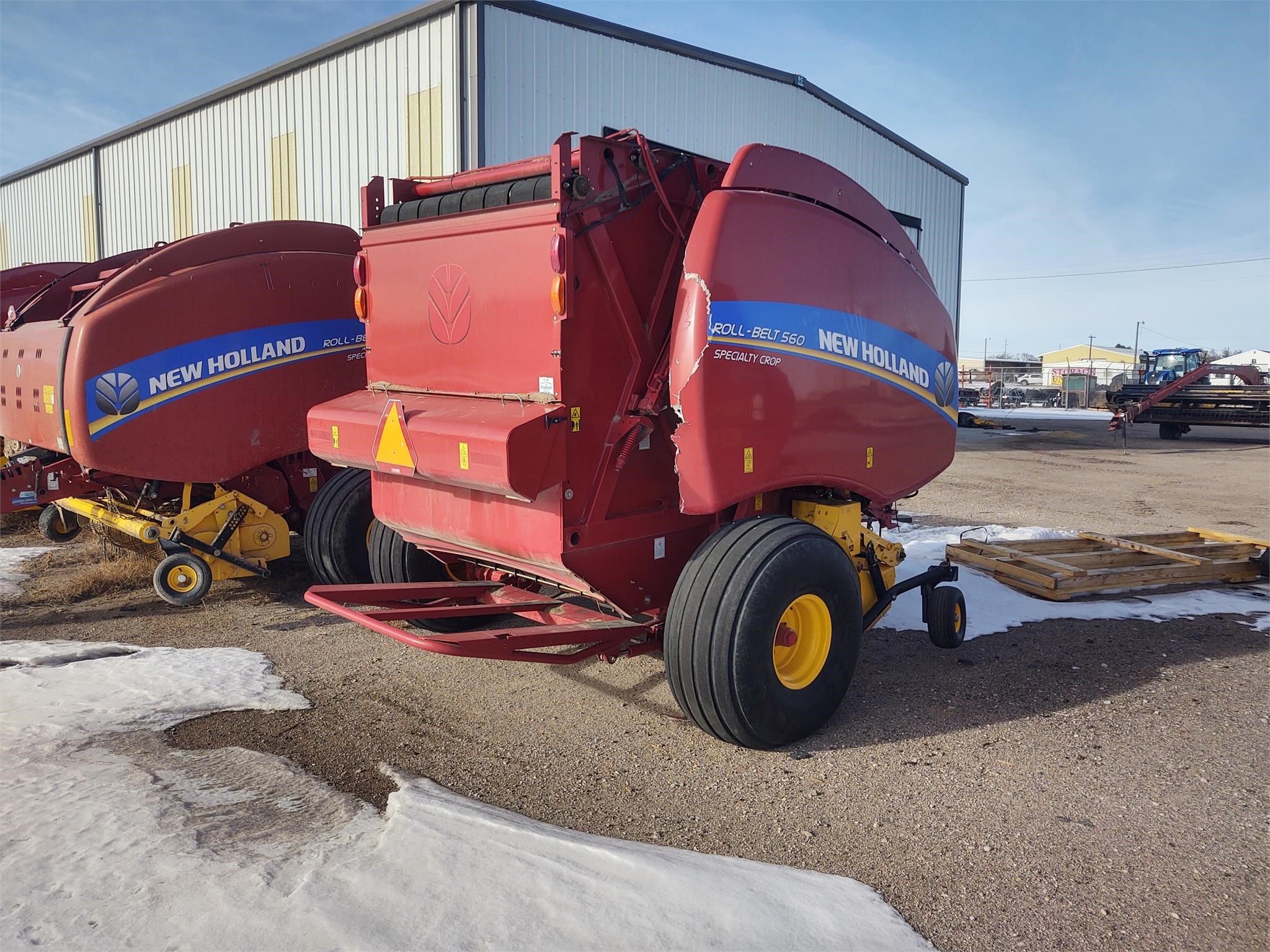 2017 New Holland Roll-Belt 560 Round Baler
