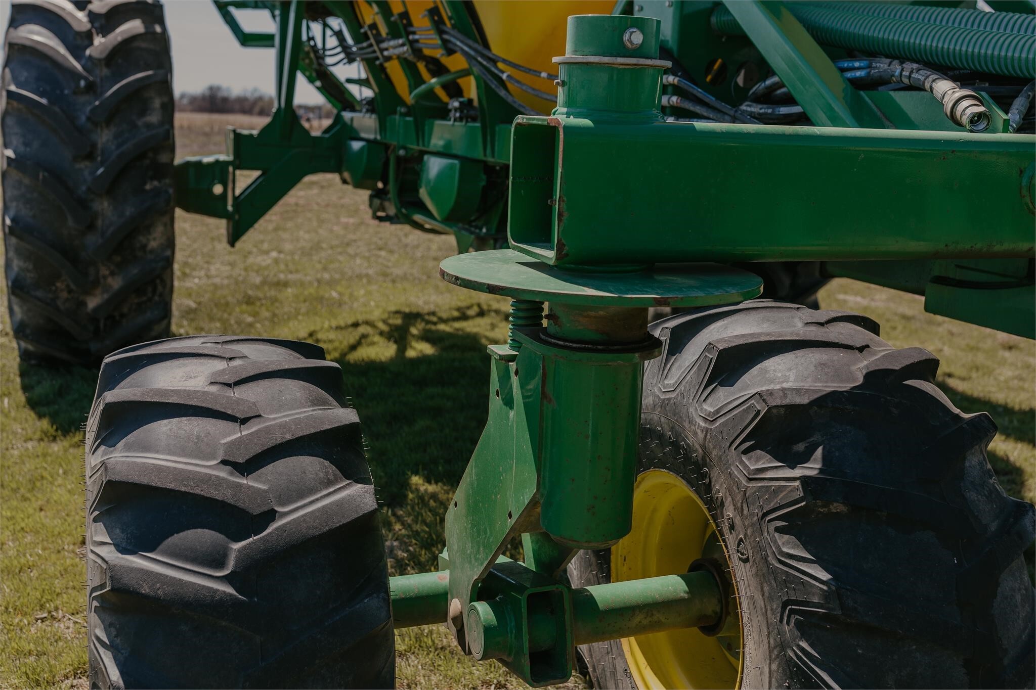 2015 John Deere 1890 Air Seeder 220,000 Machinery Pete