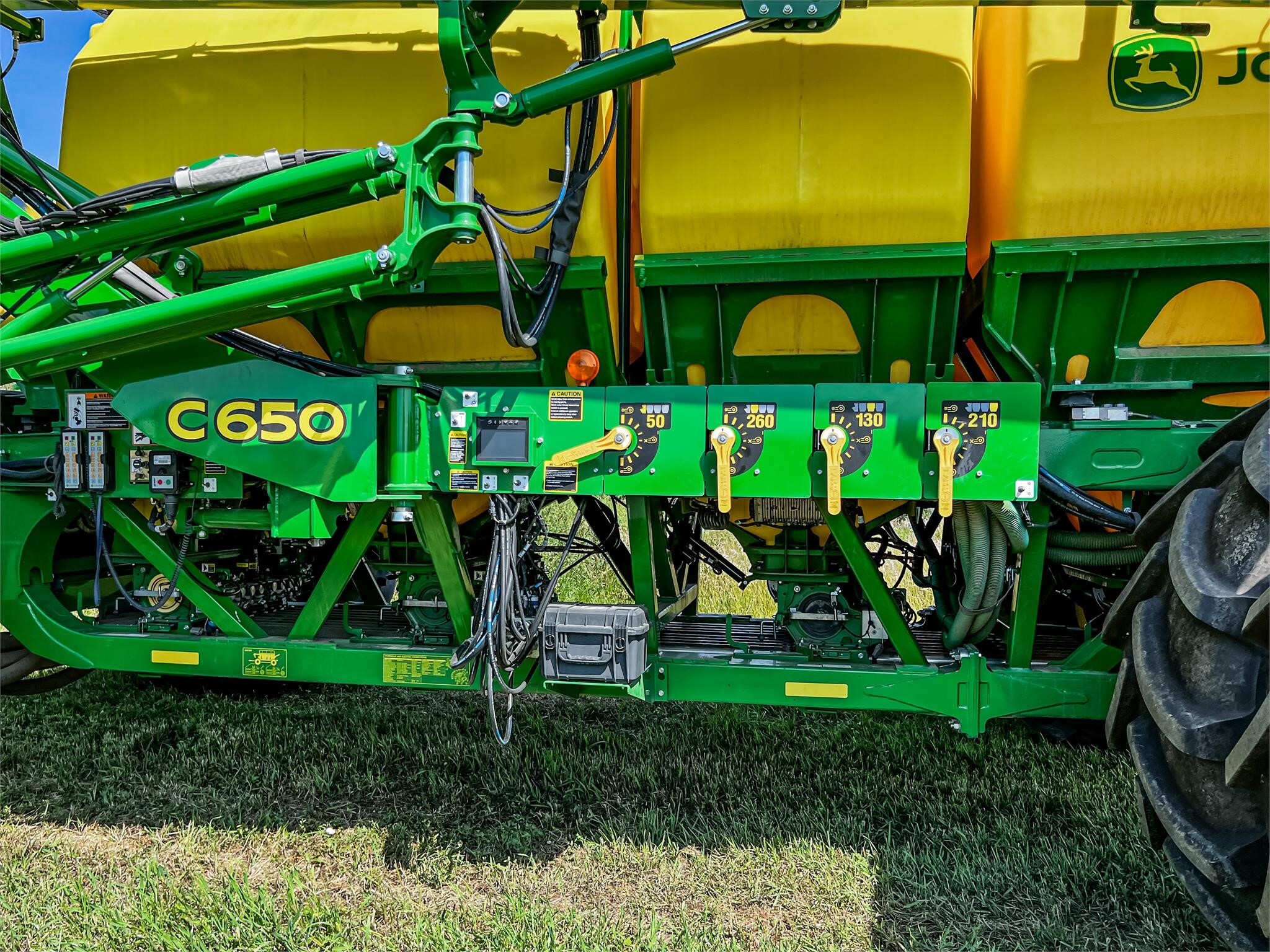 2020 John Deere 1890 Air Seeder 500,000 Machinery Pete