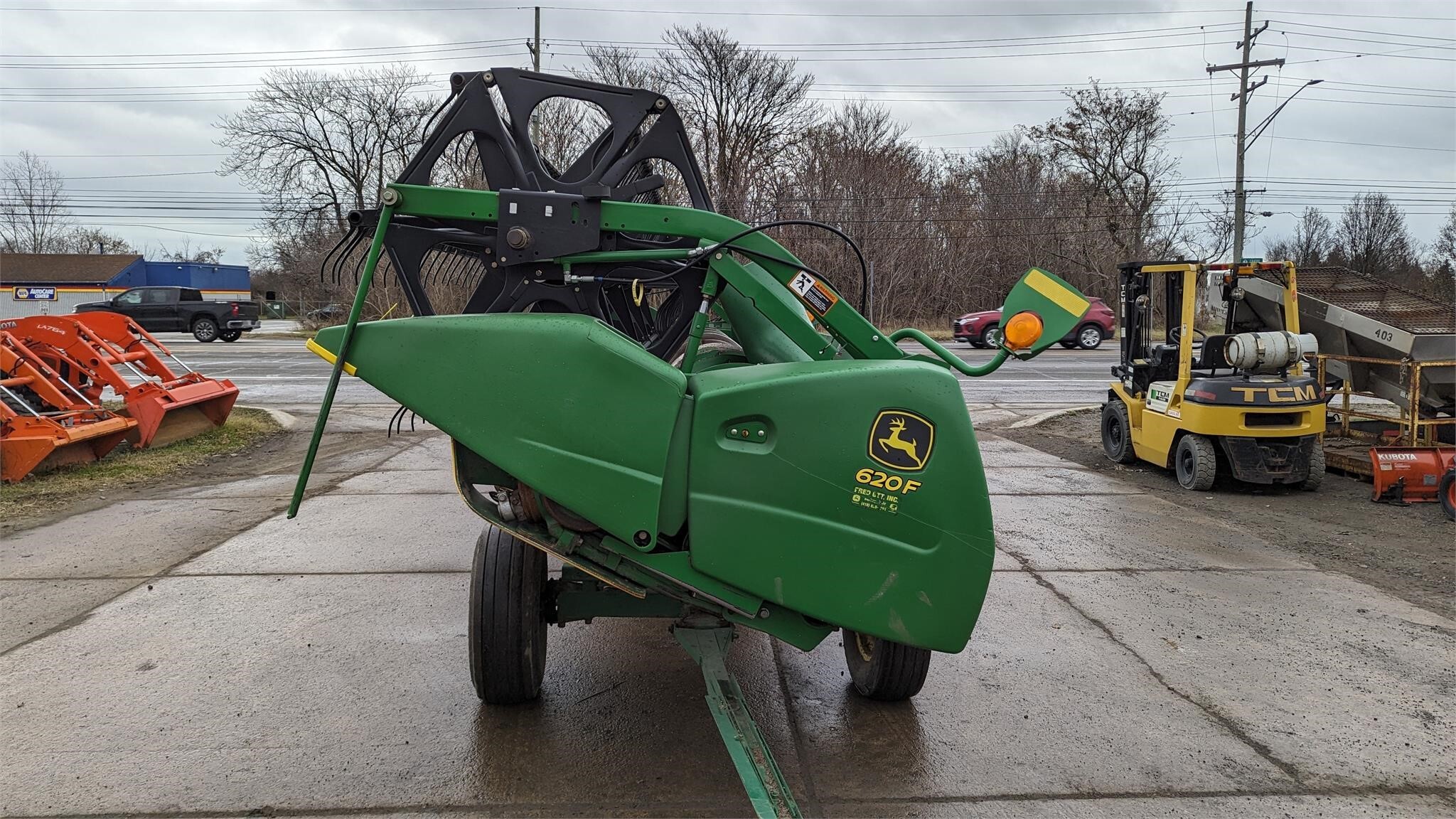 2009 John Deere 620F Platform