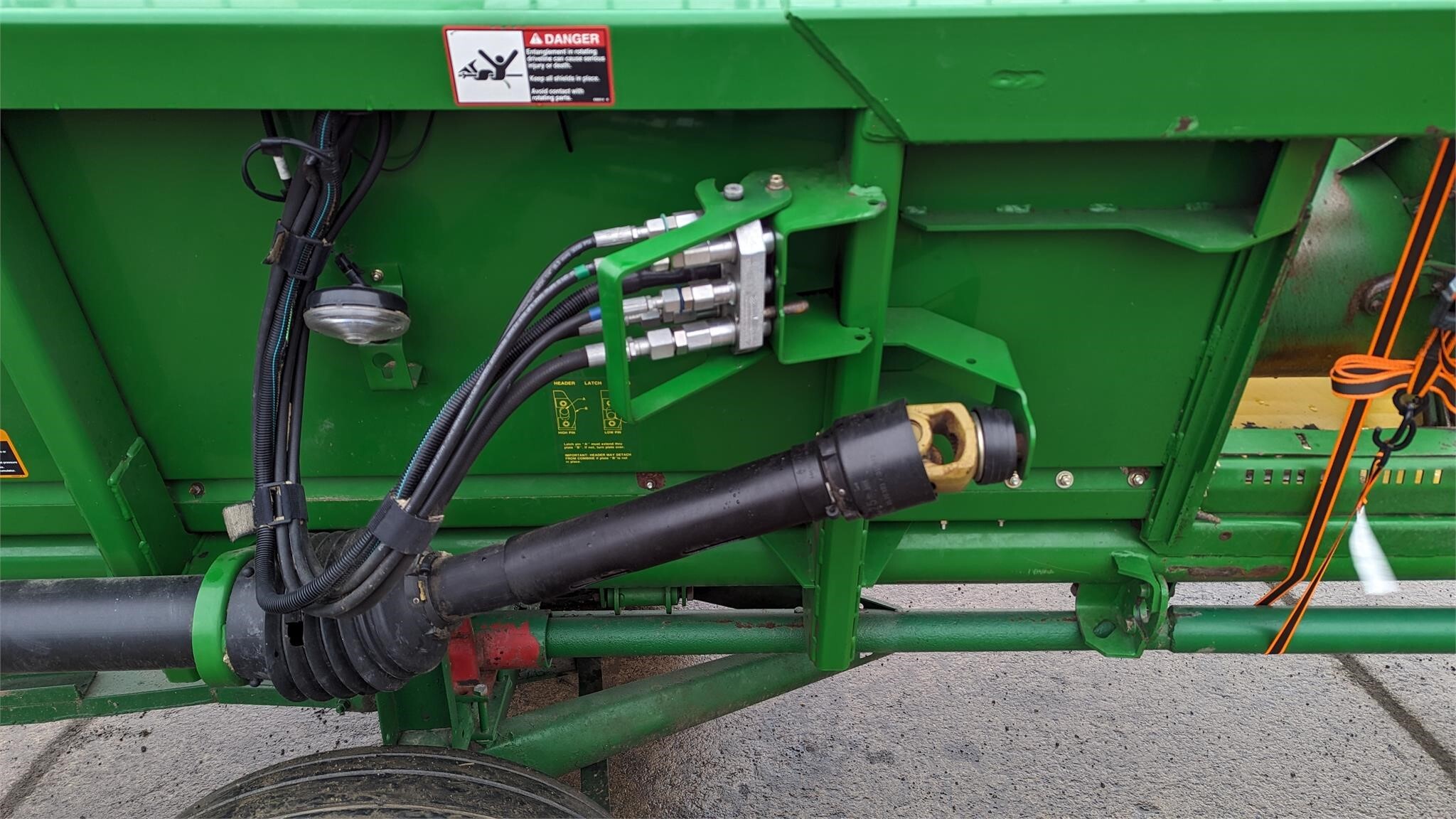 2009 John Deere 620F Platform