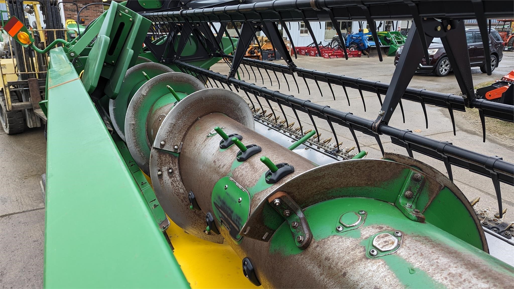 2009 John Deere 620F Platform