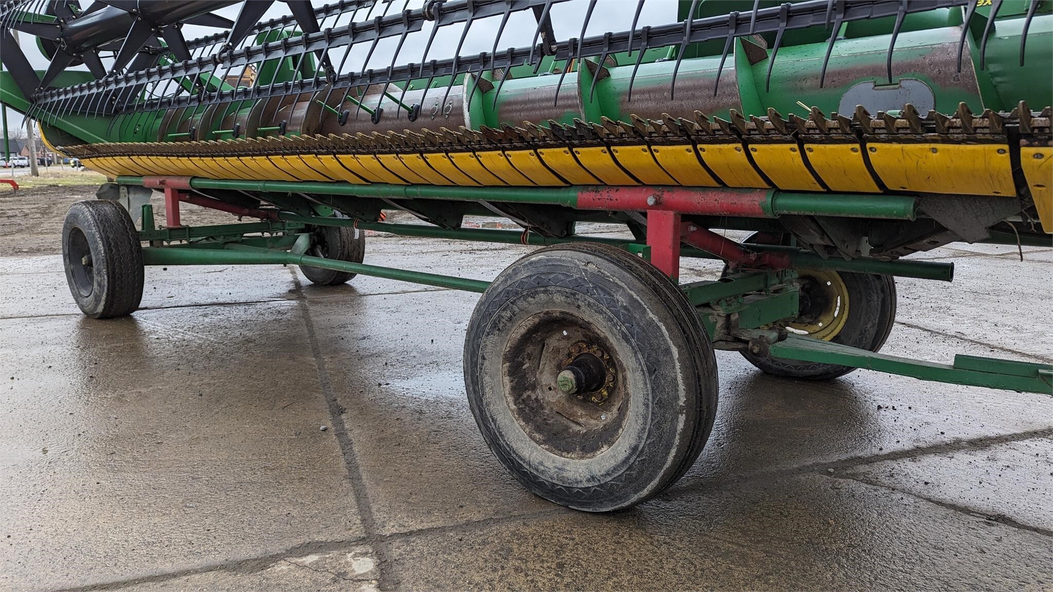 2009 John Deere 620F Platform