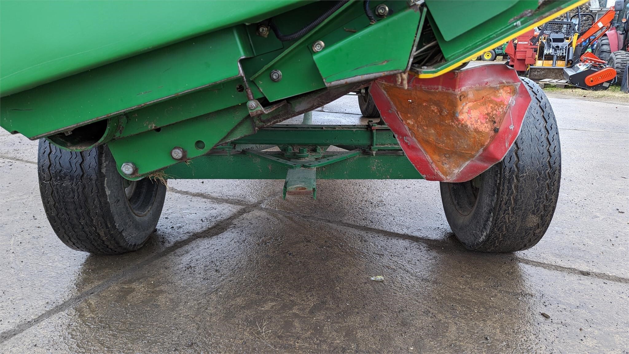 2009 John Deere 620F Platform