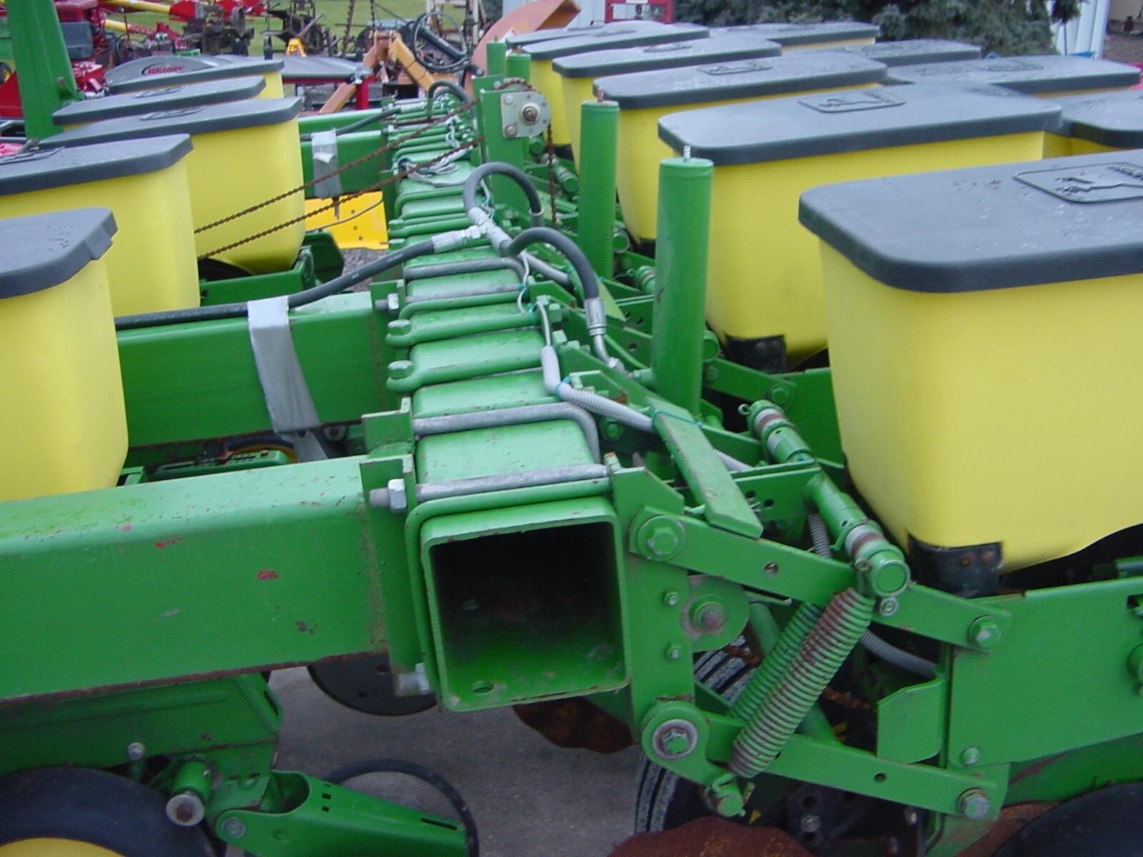 John Deere 7000 Planter 15,800 Machinery Pete