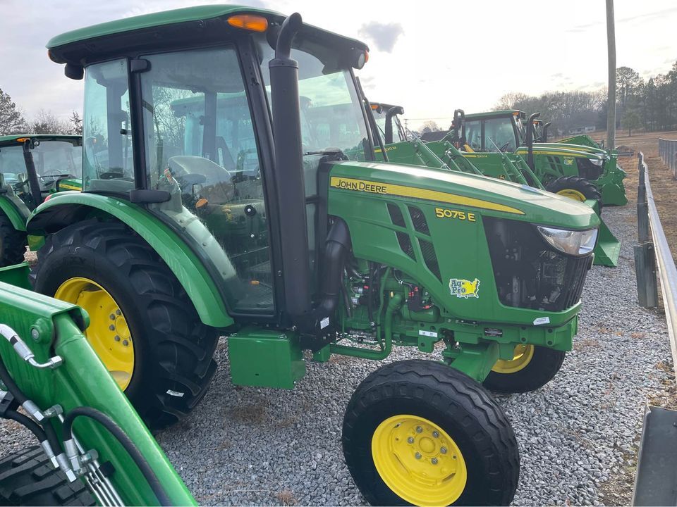 2023 John Deere 5075E Tractor