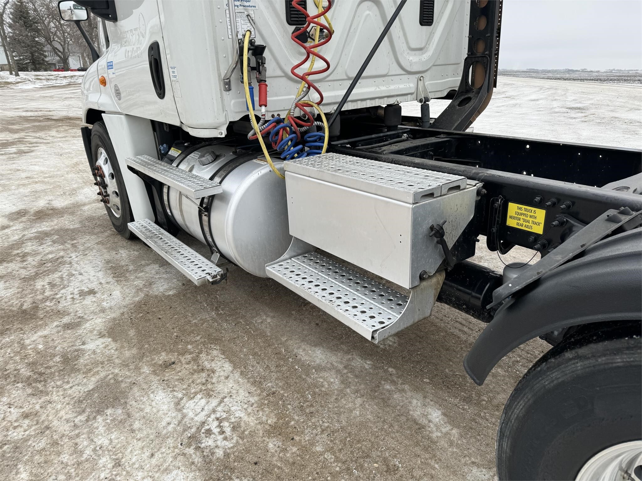 2015 Freightliner Cascadia 125 Semi Trucks/Trailer