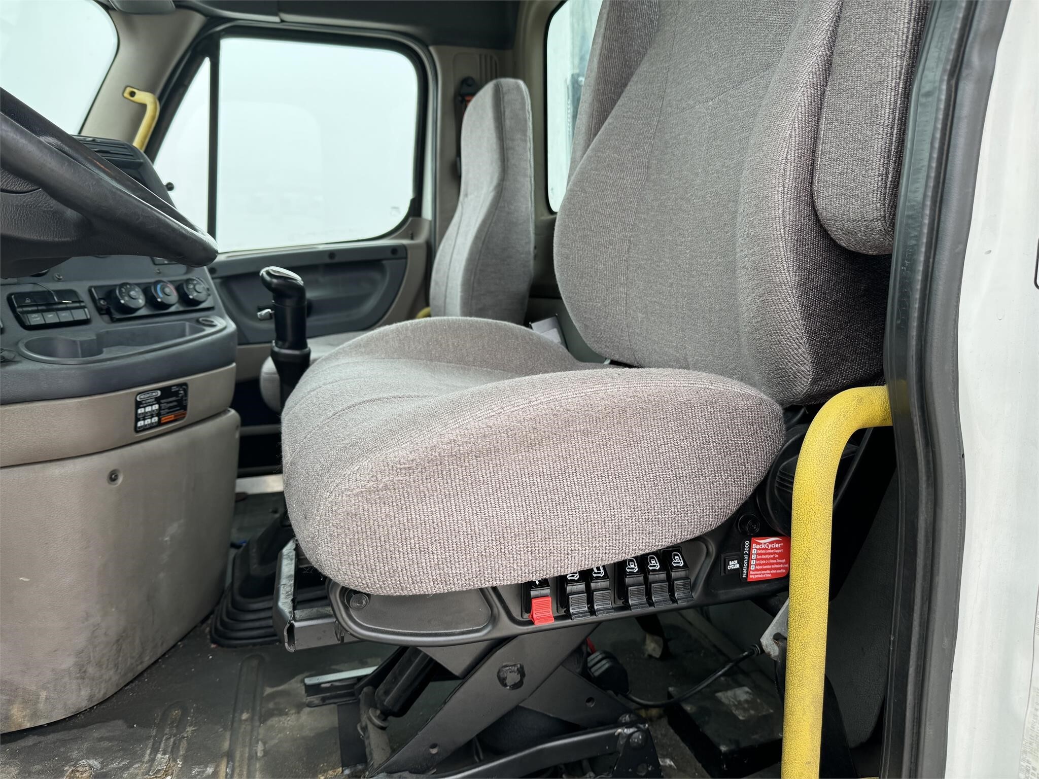 2015 Freightliner Cascadia 125 Semi Trucks/Trailer