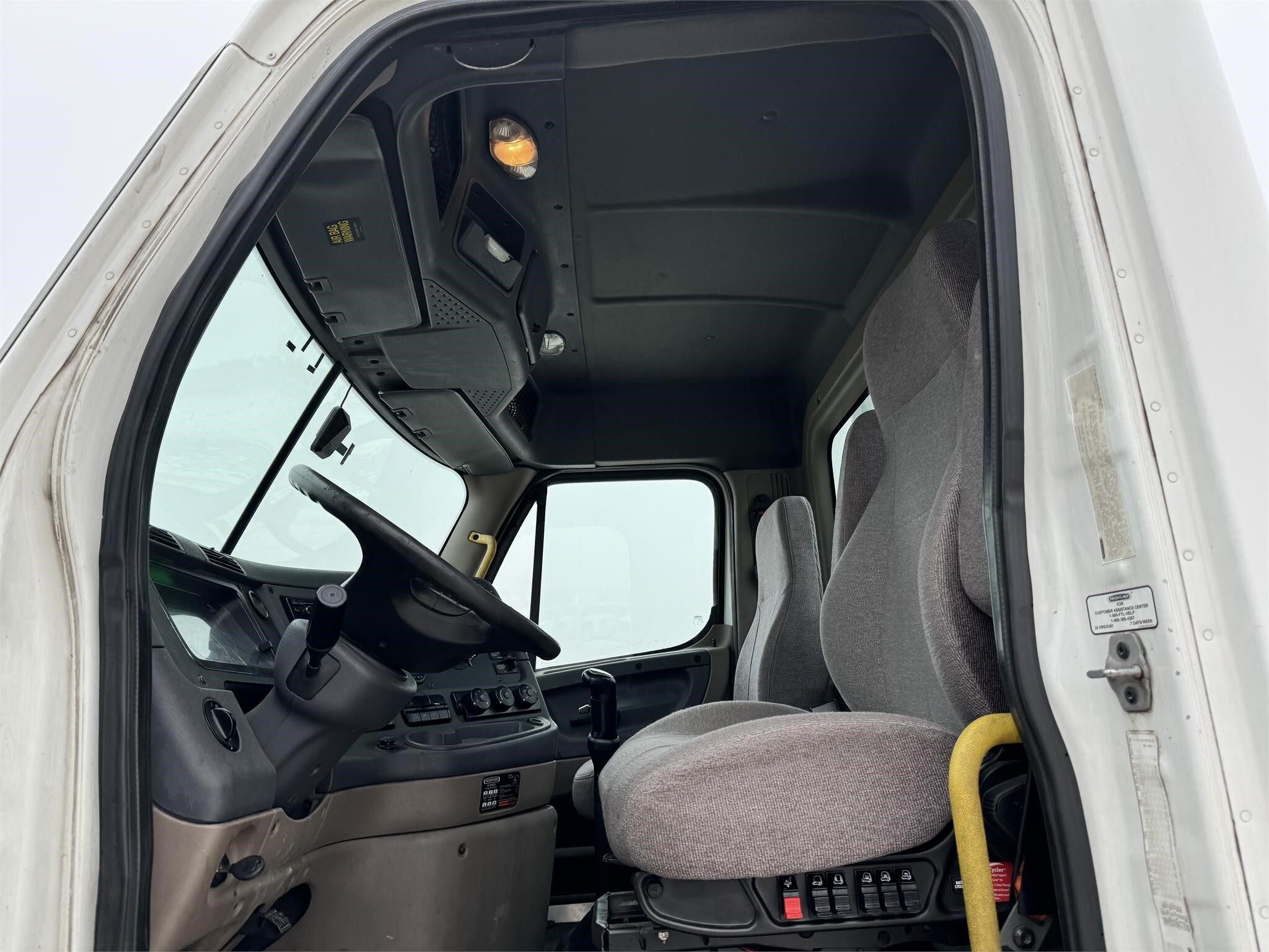 2015 Freightliner Cascadia 125 Semi Trucks/Trailer