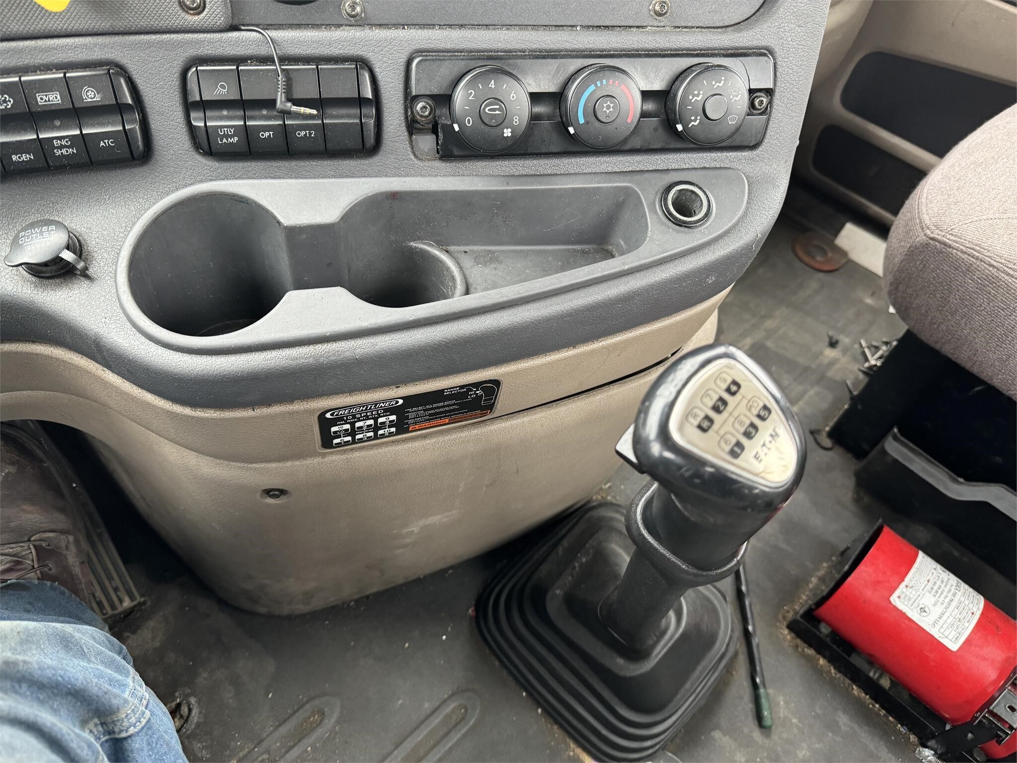 2015 Freightliner Cascadia 125 Semi Trucks/Trailer