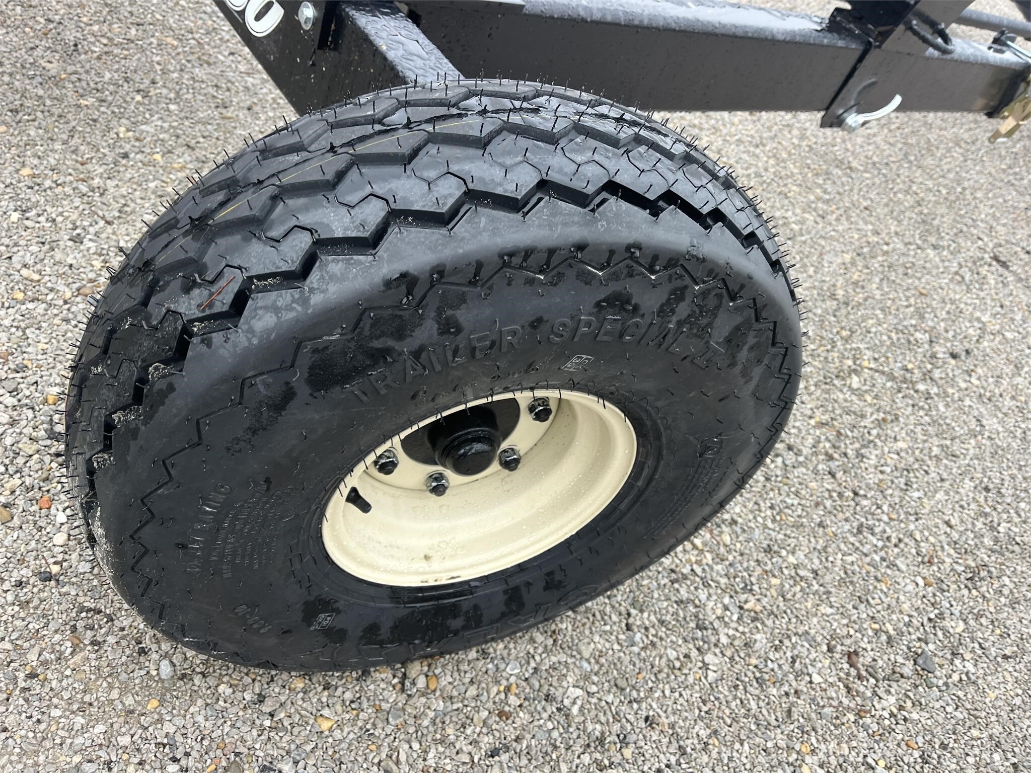  E-Z Trail 680 Header Trailer