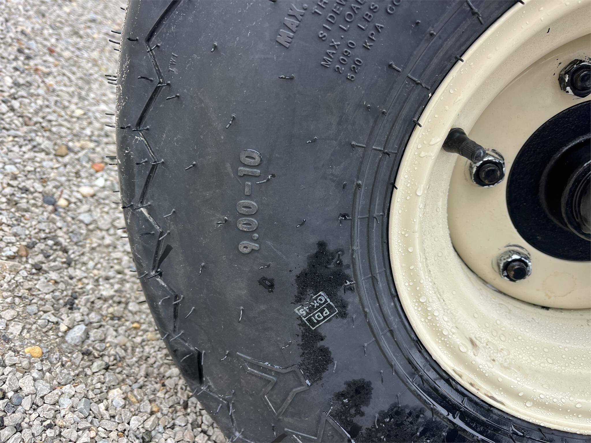  E-Z Trail 680 Header Trailer