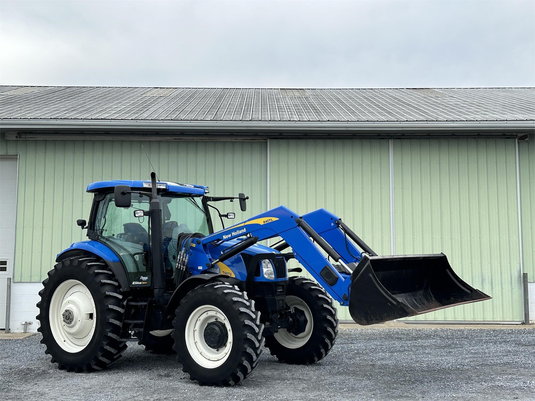2010 New Holland T6070 Elite Tractor
