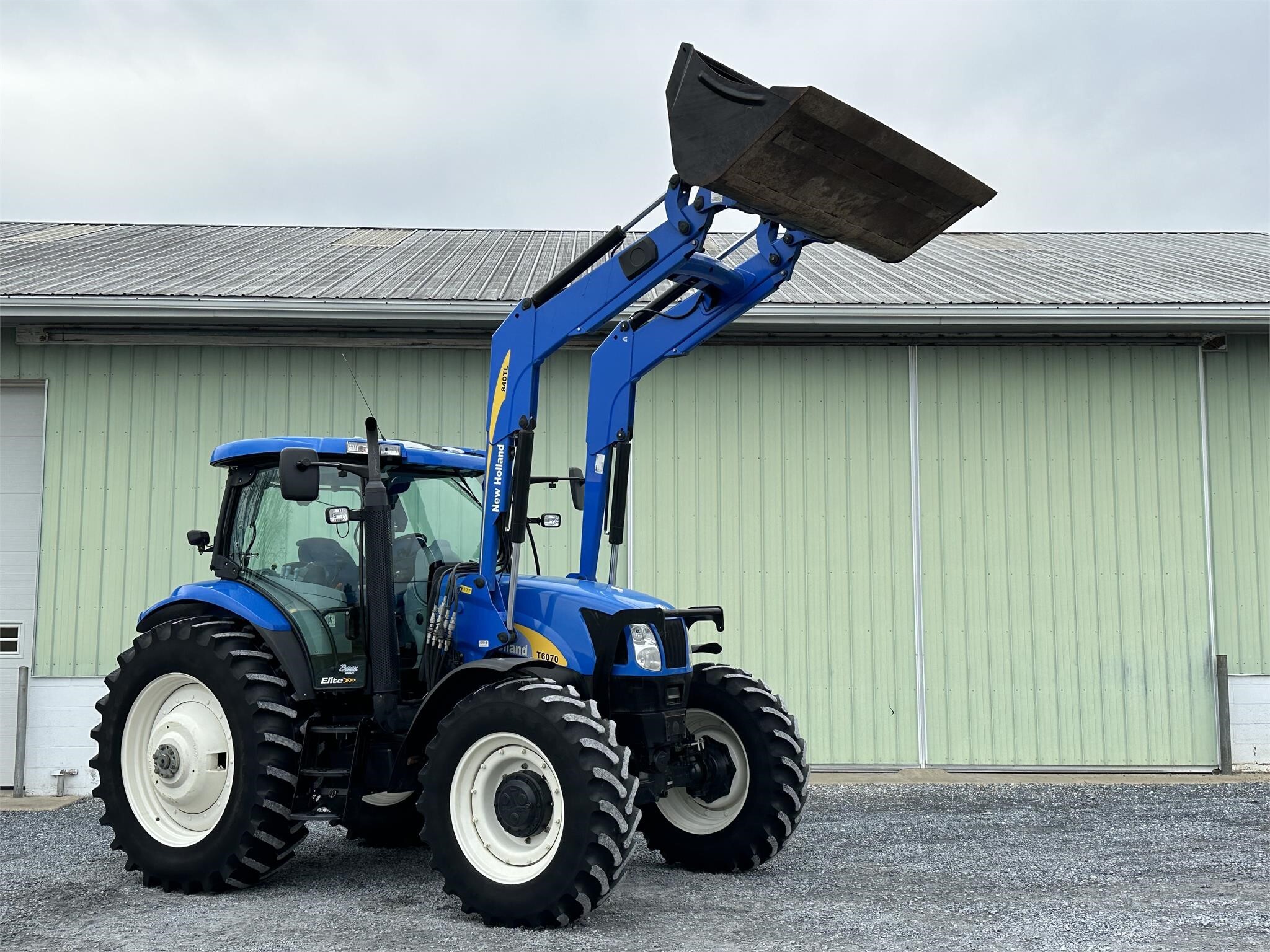2010 New Holland T6070 Elite Tractor