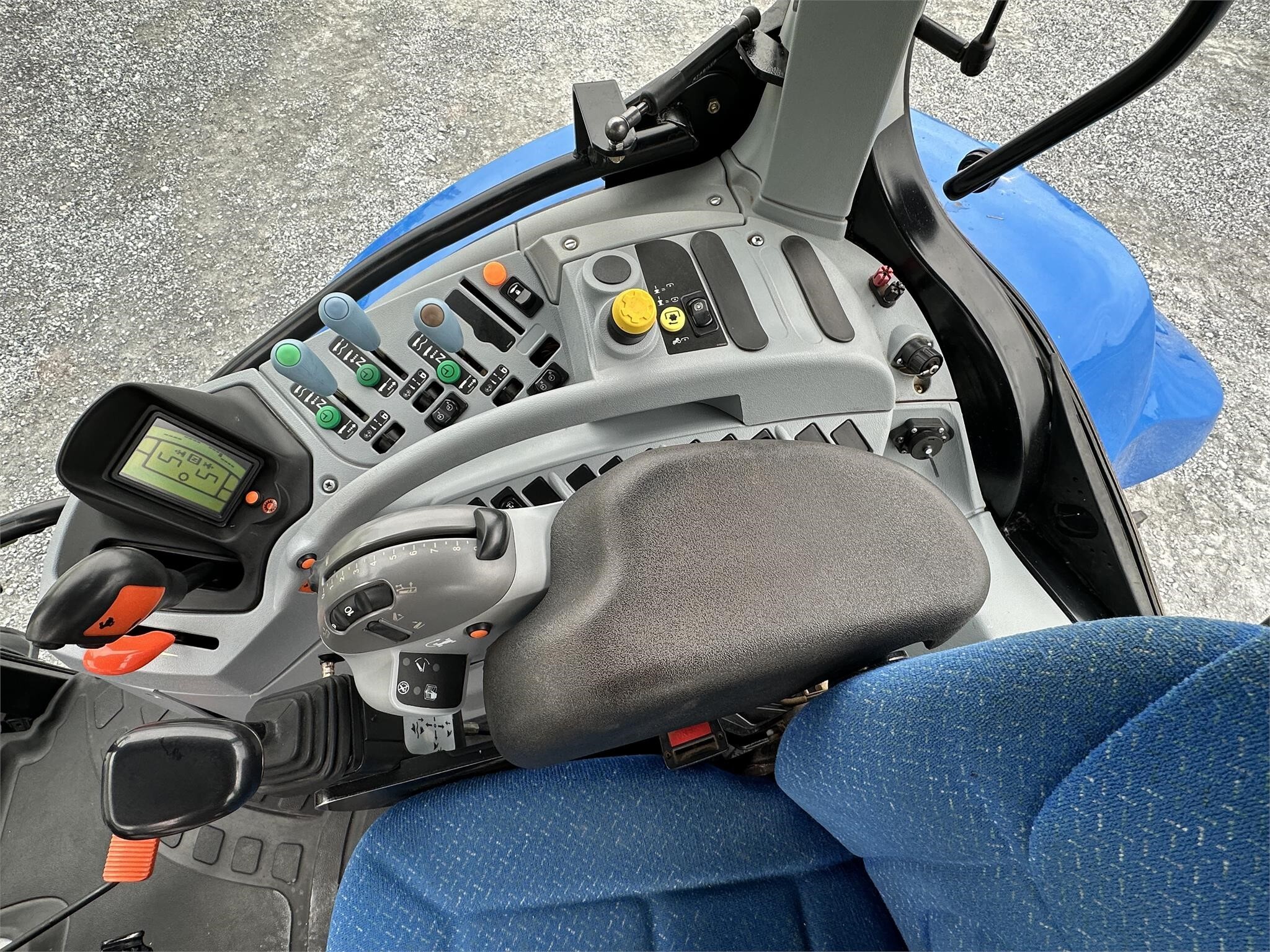 2010 New Holland T6070 Elite Tractor